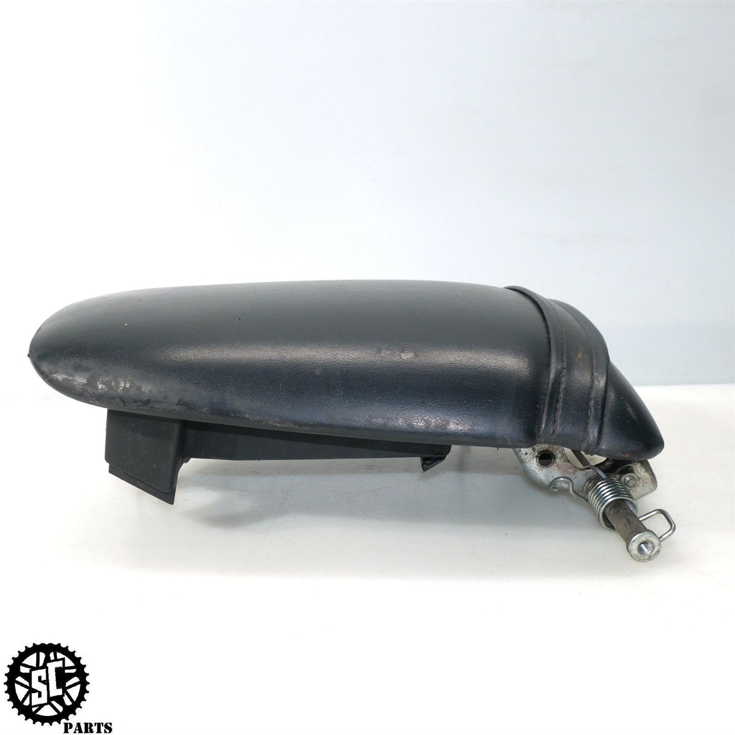 00 01 HONDA CBR929 RR REAR PASSENGER SEAT H34 - SALVAGECYCLEPARTS