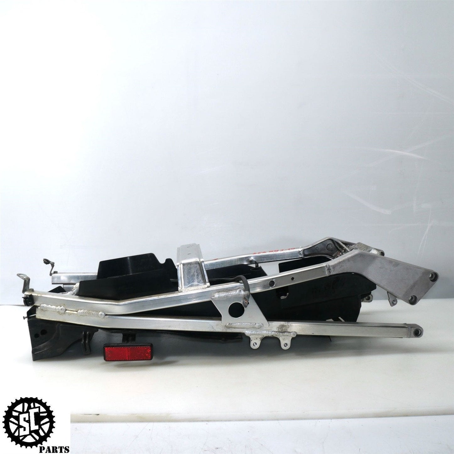 00 01 HONDA CBR929 RR REAR SUBFRAME BATTERY TRAY H34 - SALVAGECYCLEPARTS