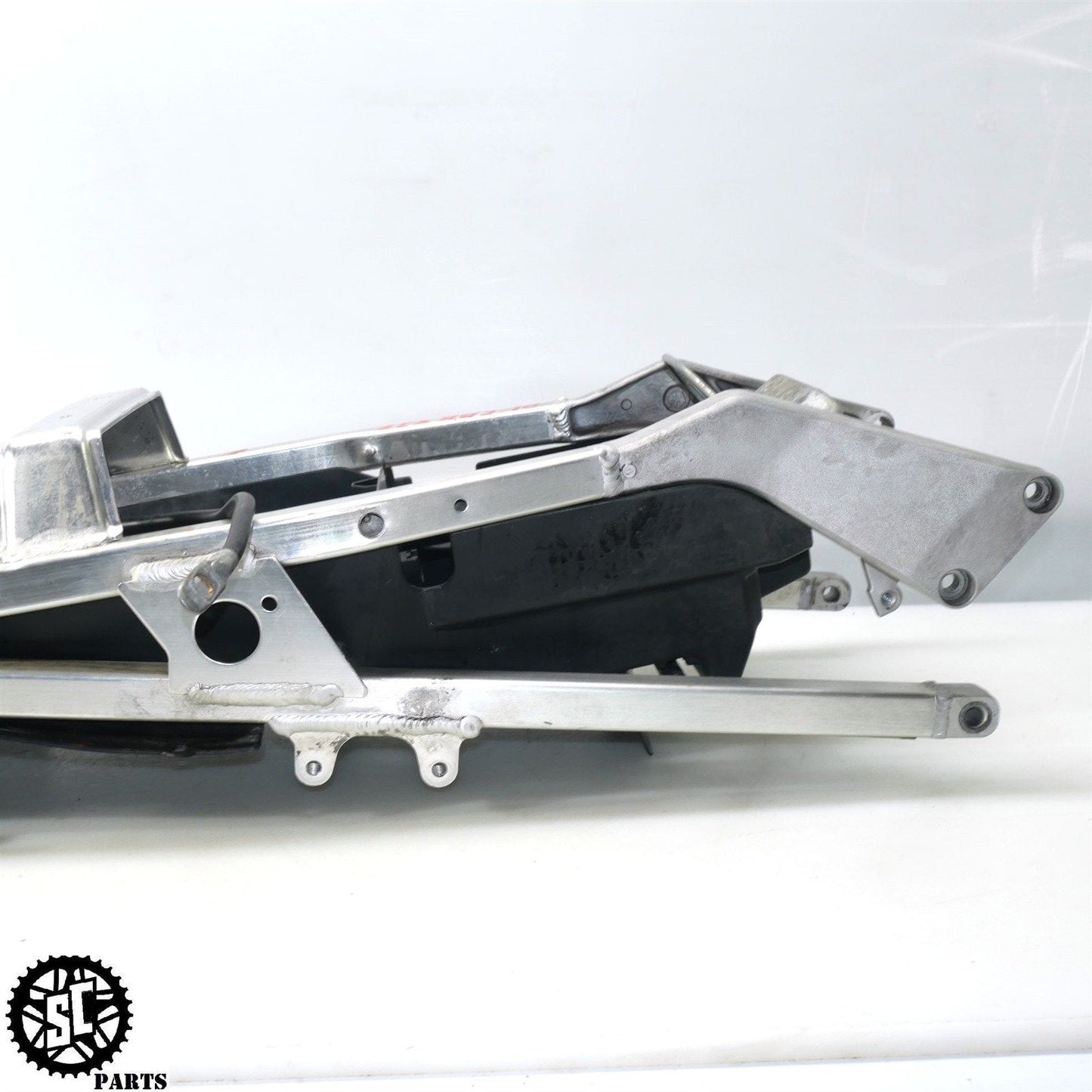 00 01 HONDA CBR929 RR REAR SUBFRAME BATTERY TRAY H34 - SALVAGECYCLEPARTS