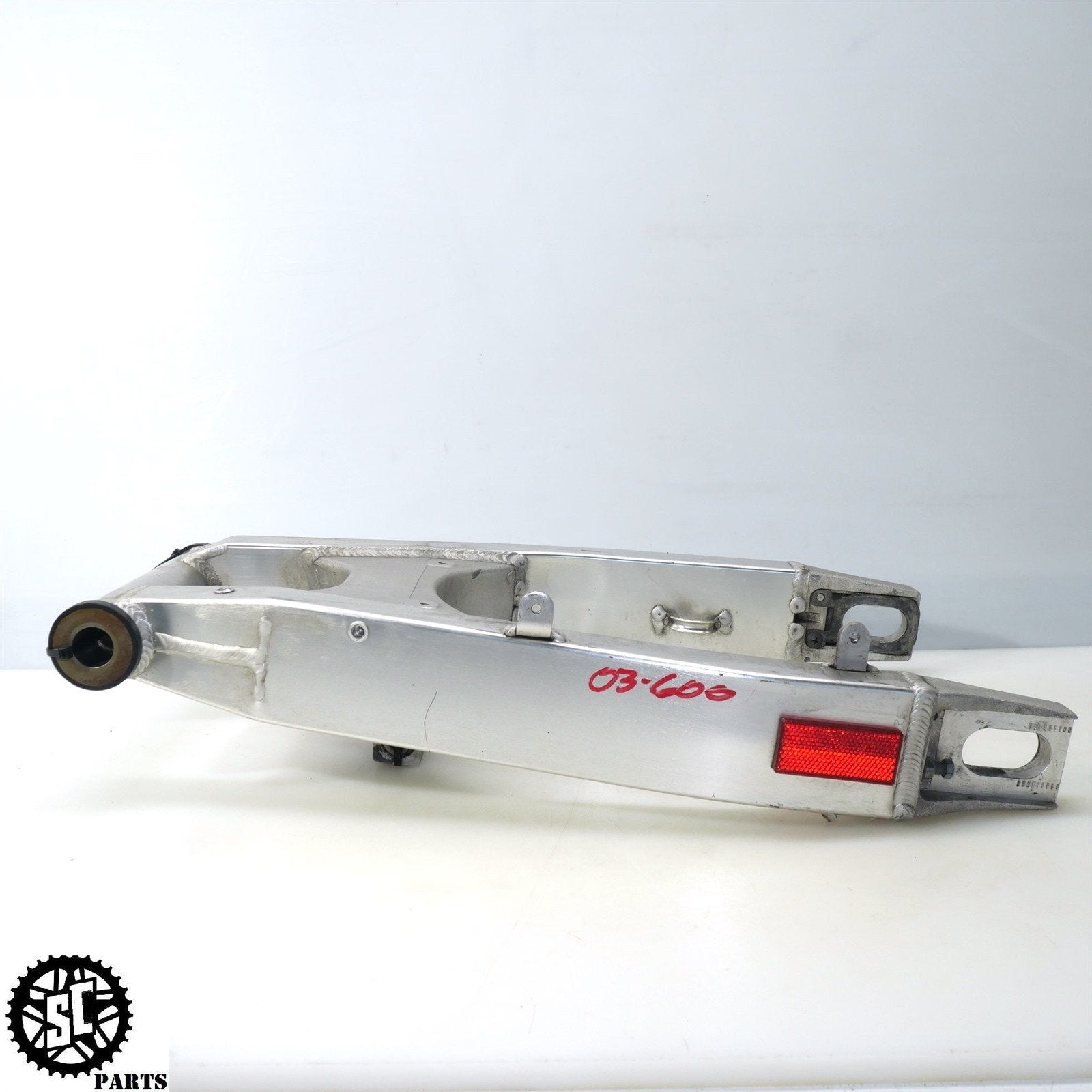 01-03 SUZUKI GSXR 600 REAR SWINGARM SING ARM S30 – SALVAGECYCLEPARTS