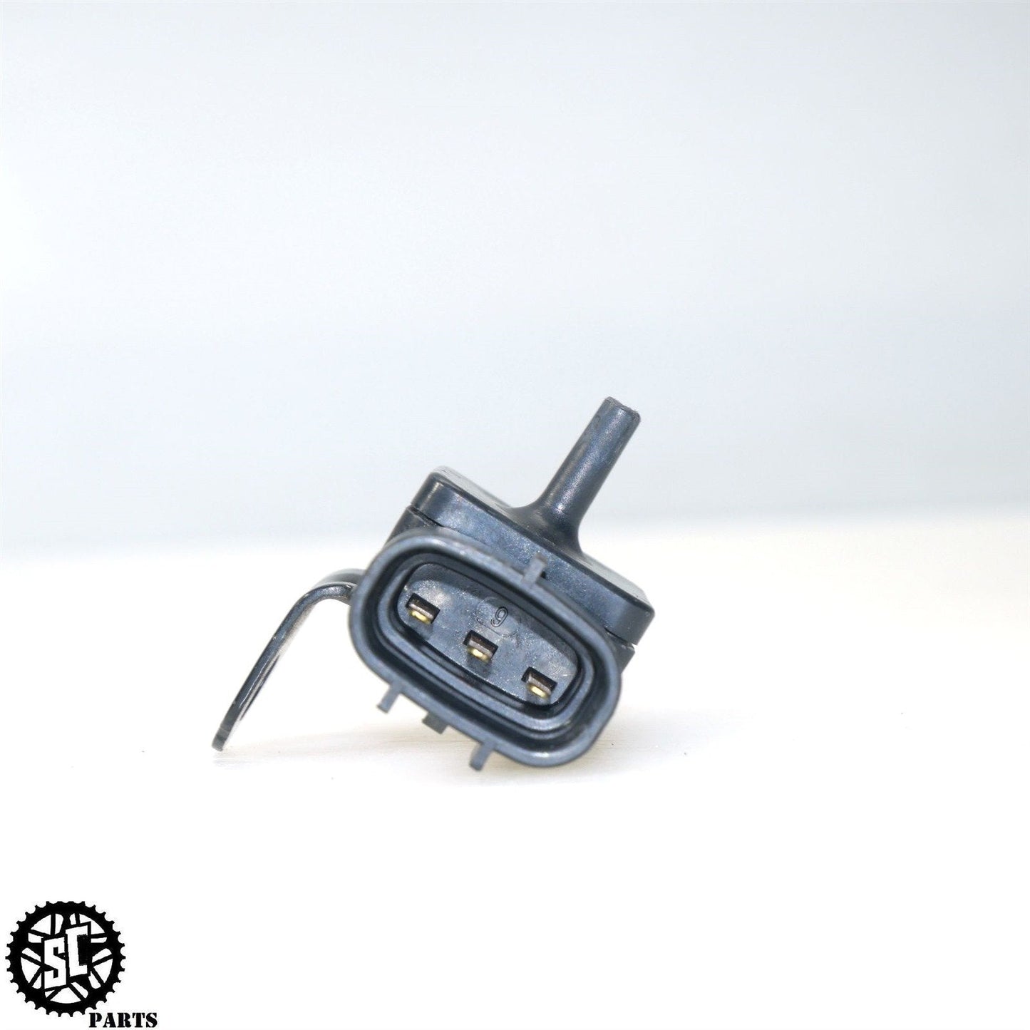 01 - 03 2003 SUZUKI GSXR600 MAP AIR PRESSURE SENSOR BOOST 15620 - 35F00 3S02 - SALVAGECYCLEPARTS