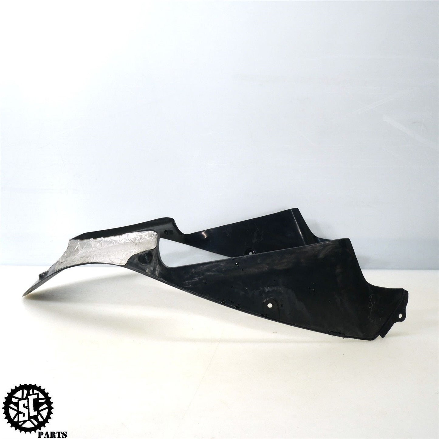 01 - 06 HONDA CBR 600 F4i FRONT LOWER V INNER FAIRING H08 - SALVAGECYCLEPARTS