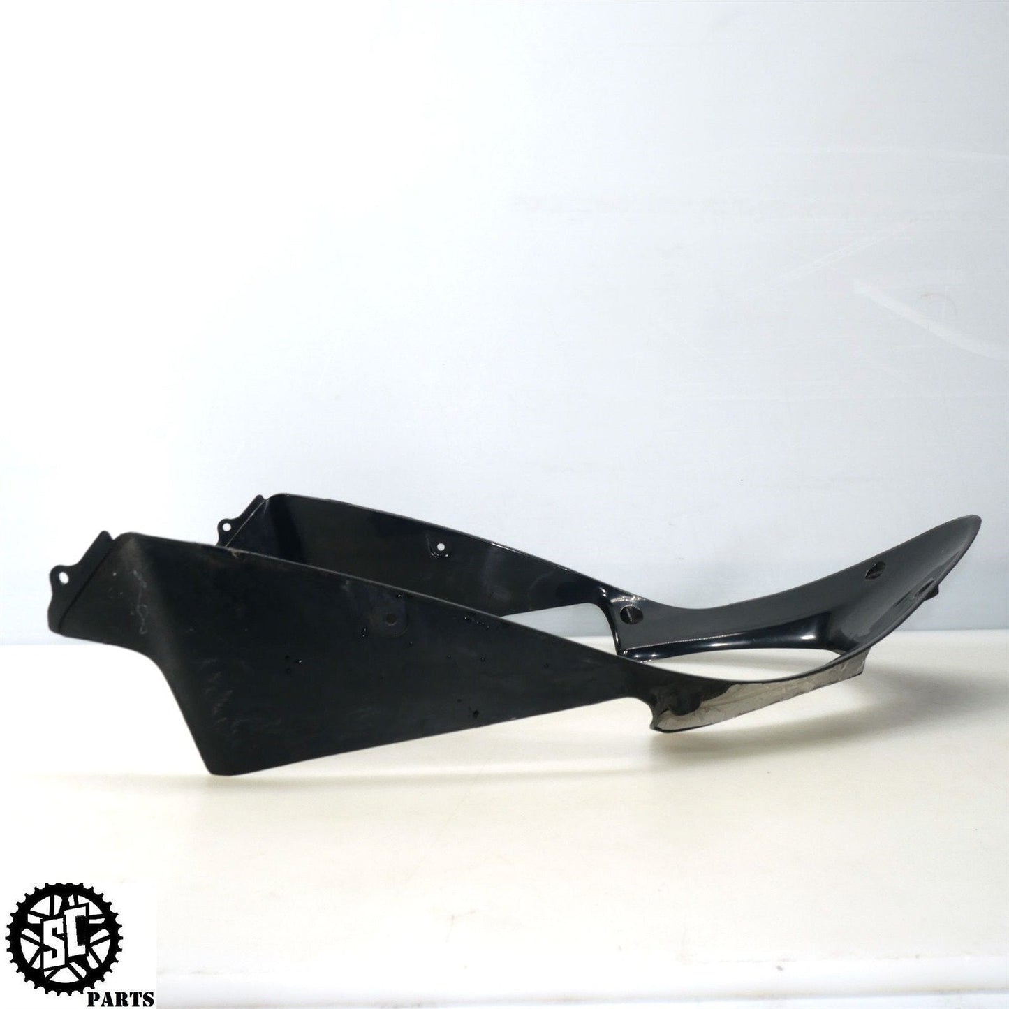 01 - 06 HONDA CBR 600 F4i FRONT LOWER V INNER FAIRING H08 - SALVAGECYCLEPARTS