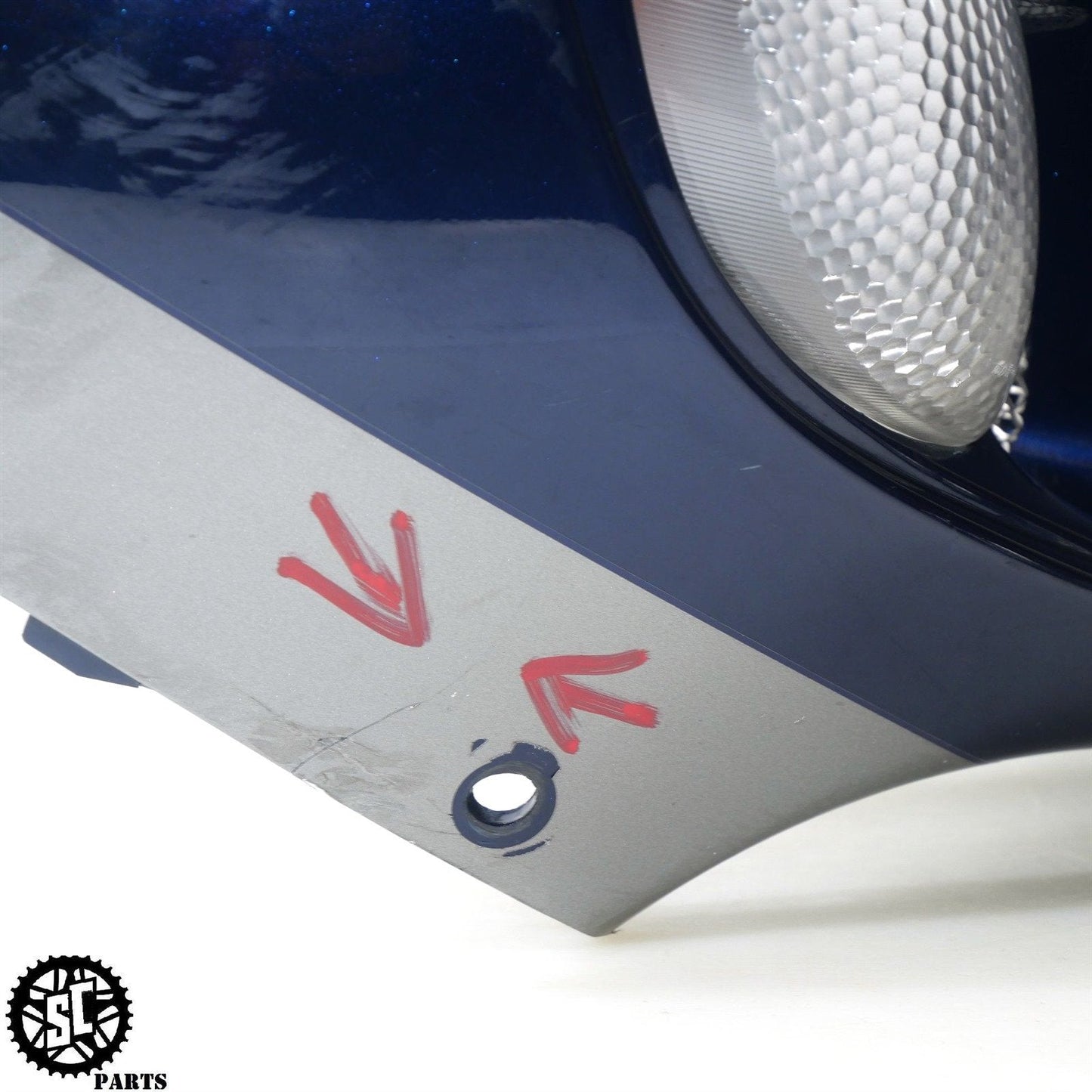 01 - 07 SUZUKI HAYABUSA FRONT HEADLIGHT FAIRING S42 - SALVAGECYCLEPARTS