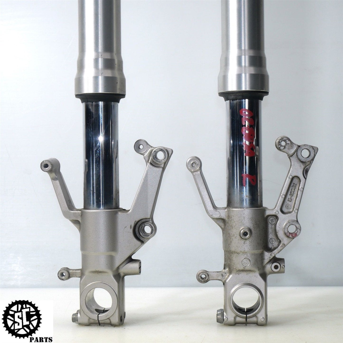 01 - 07 SUZUKI HAYABUSA FRONT LEFT RIGHT FORK TUBES STRAIGHT S31 - SALVAGECYCLEPARTS