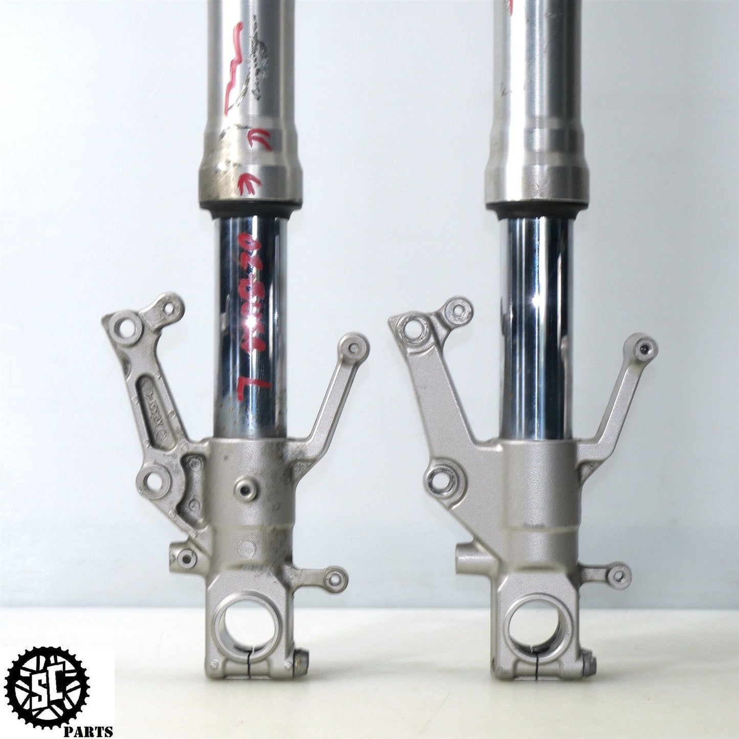 01 - 07 SUZUKI HAYABUSA FRONT LEFT RIGHT FORK TUBES STRAIGHT S31 - SALVAGECYCLEPARTS
