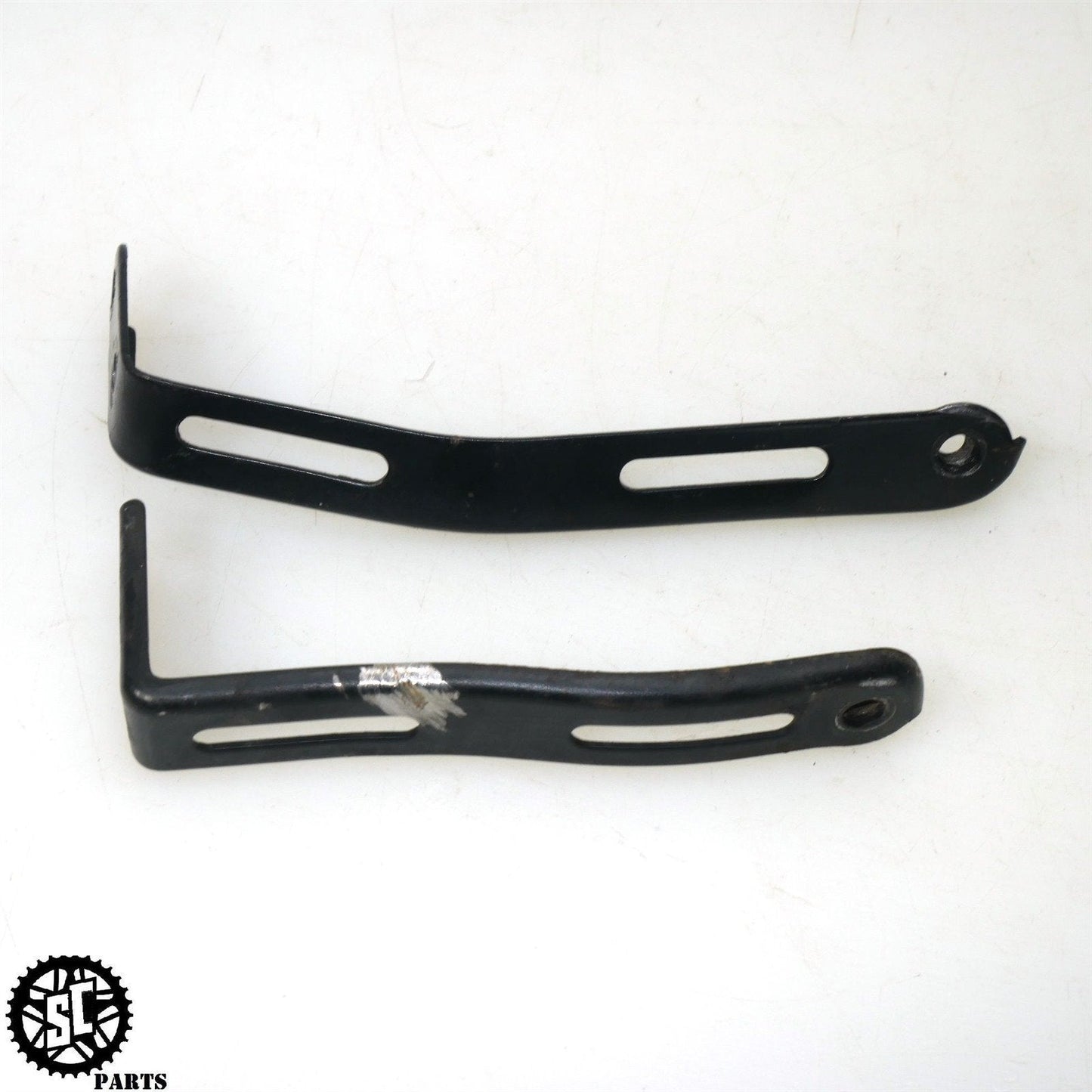 01 - 07 SUZUKI HAYABUSA RADIATOR OIL COOLER MOUNT BRACKET S31 - SALVAGECYCLEPARTS