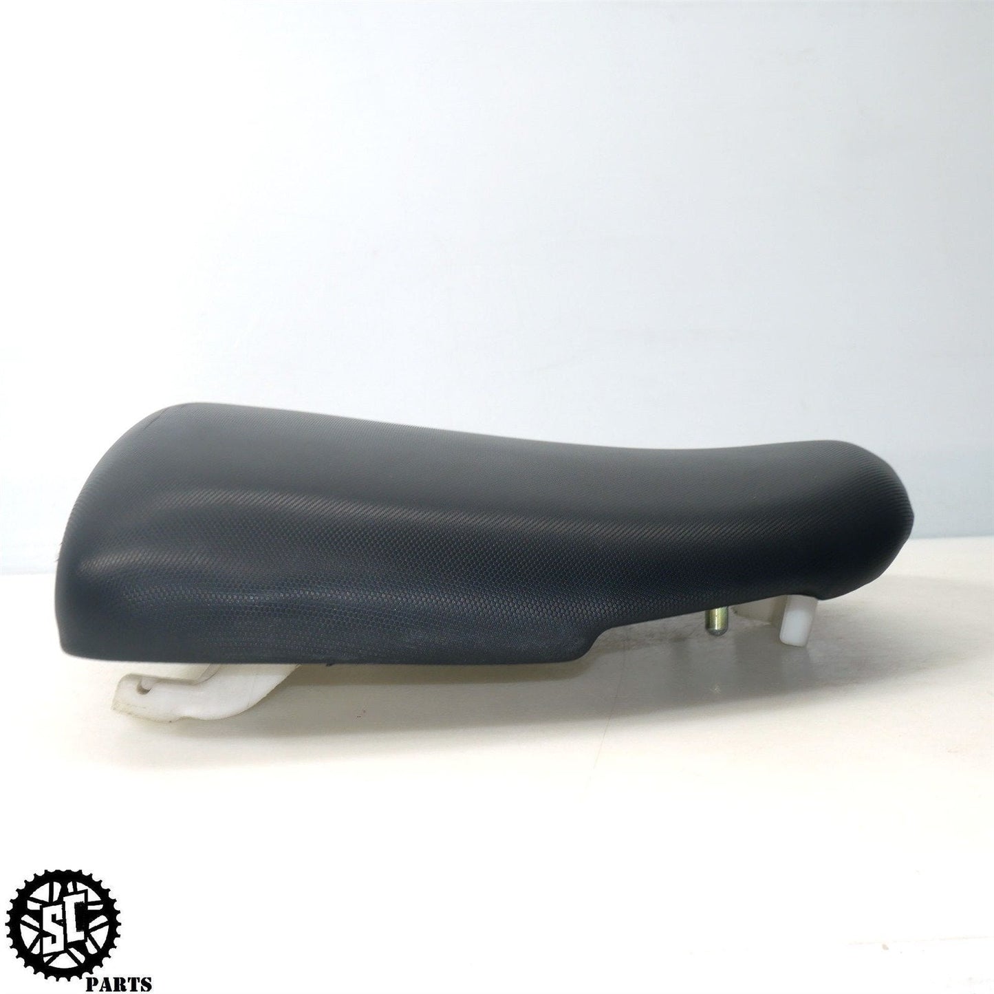 01 - 07 SUZUKI HAYABUSA REAR PASSENGER SEAT S31 - SALVAGECYCLEPARTS