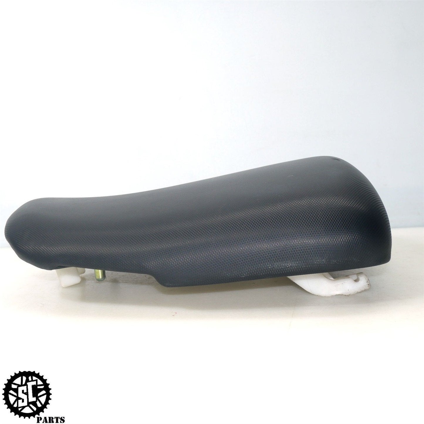 01 - 07 SUZUKI HAYABUSA REAR PASSENGER SEAT S31 - SALVAGECYCLEPARTS