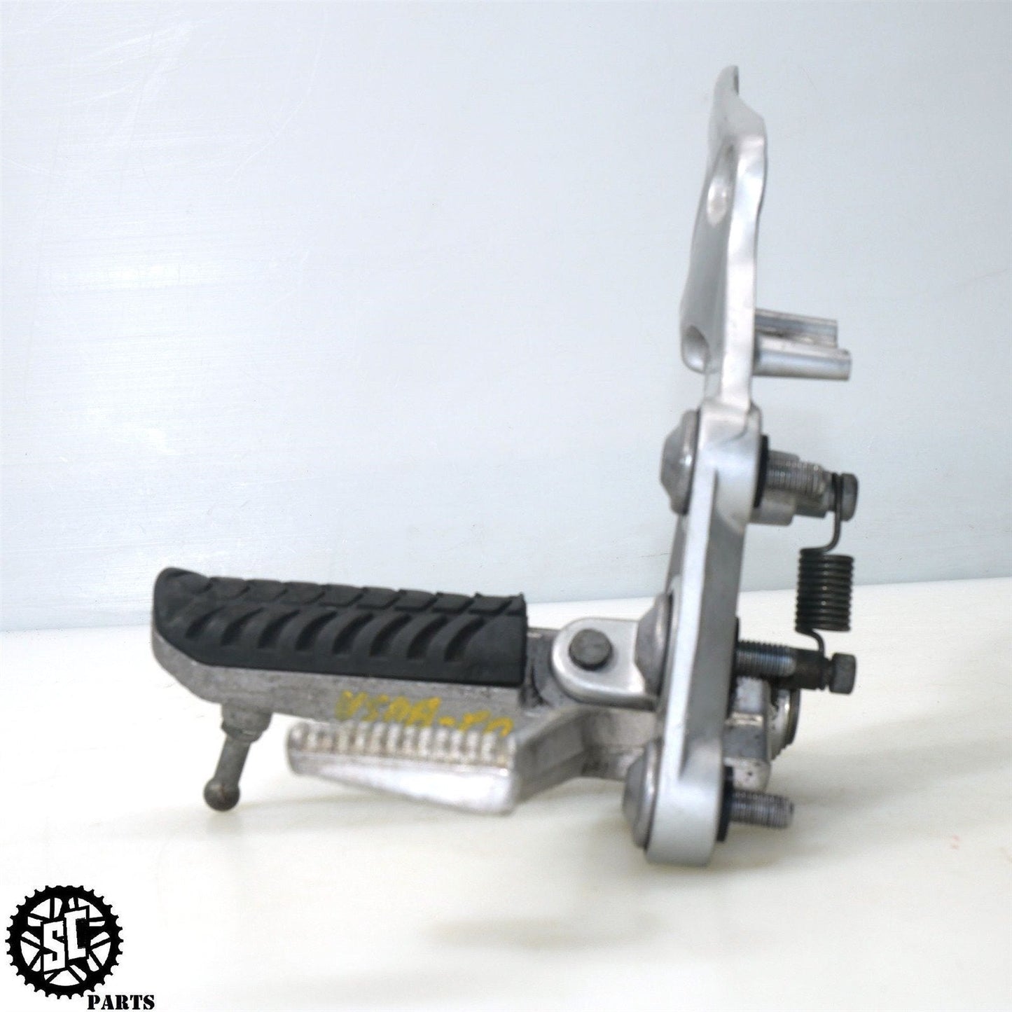 01 - 07 SUZUKI HAYABUSA RIGHT REARSET FRONT FOOT PEG PEDAL S31 - SALVAGECYCLEPARTS