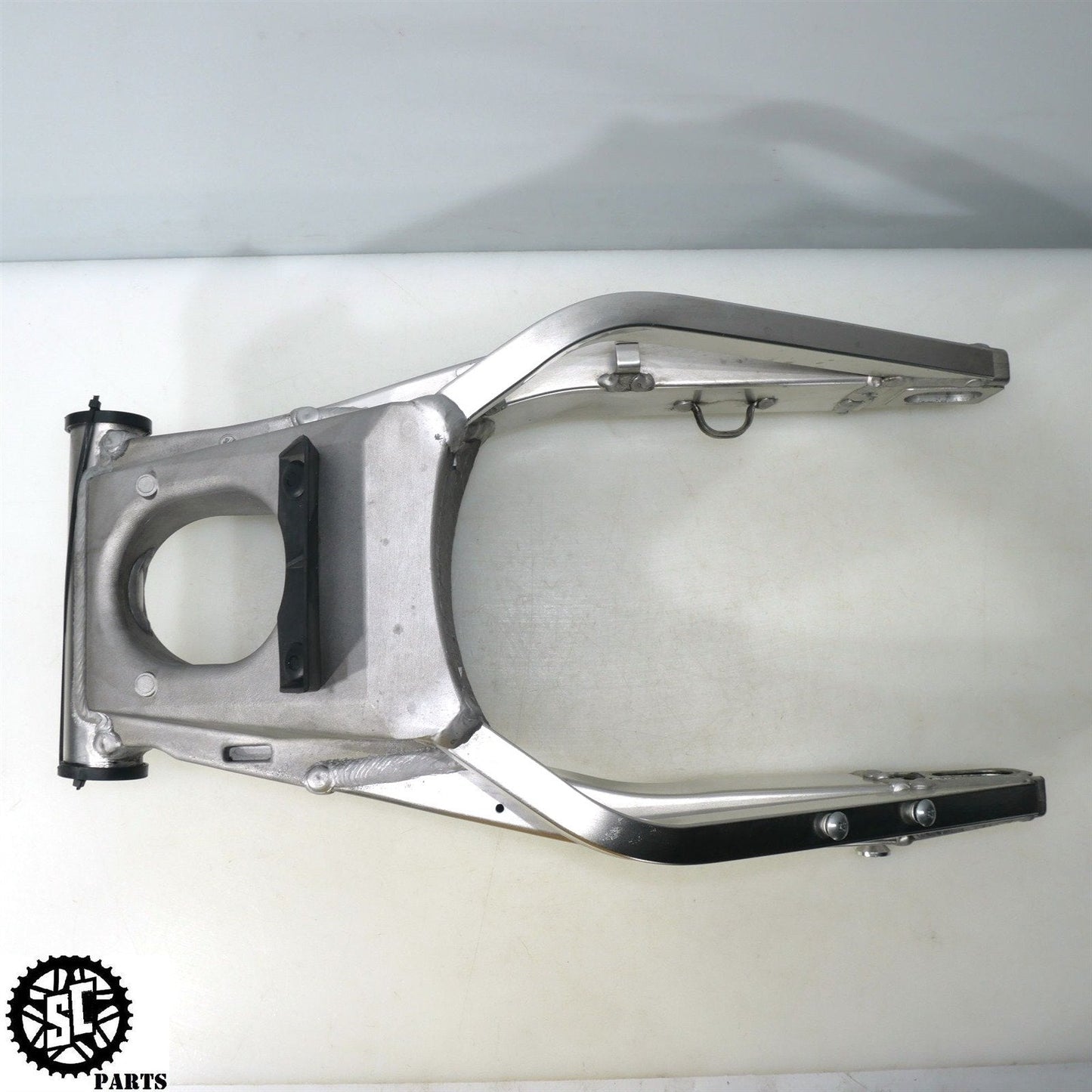 01 - 07 SUZUKI HAYABUSA SWINGARM S42 - SALVAGECYCLEPARTS