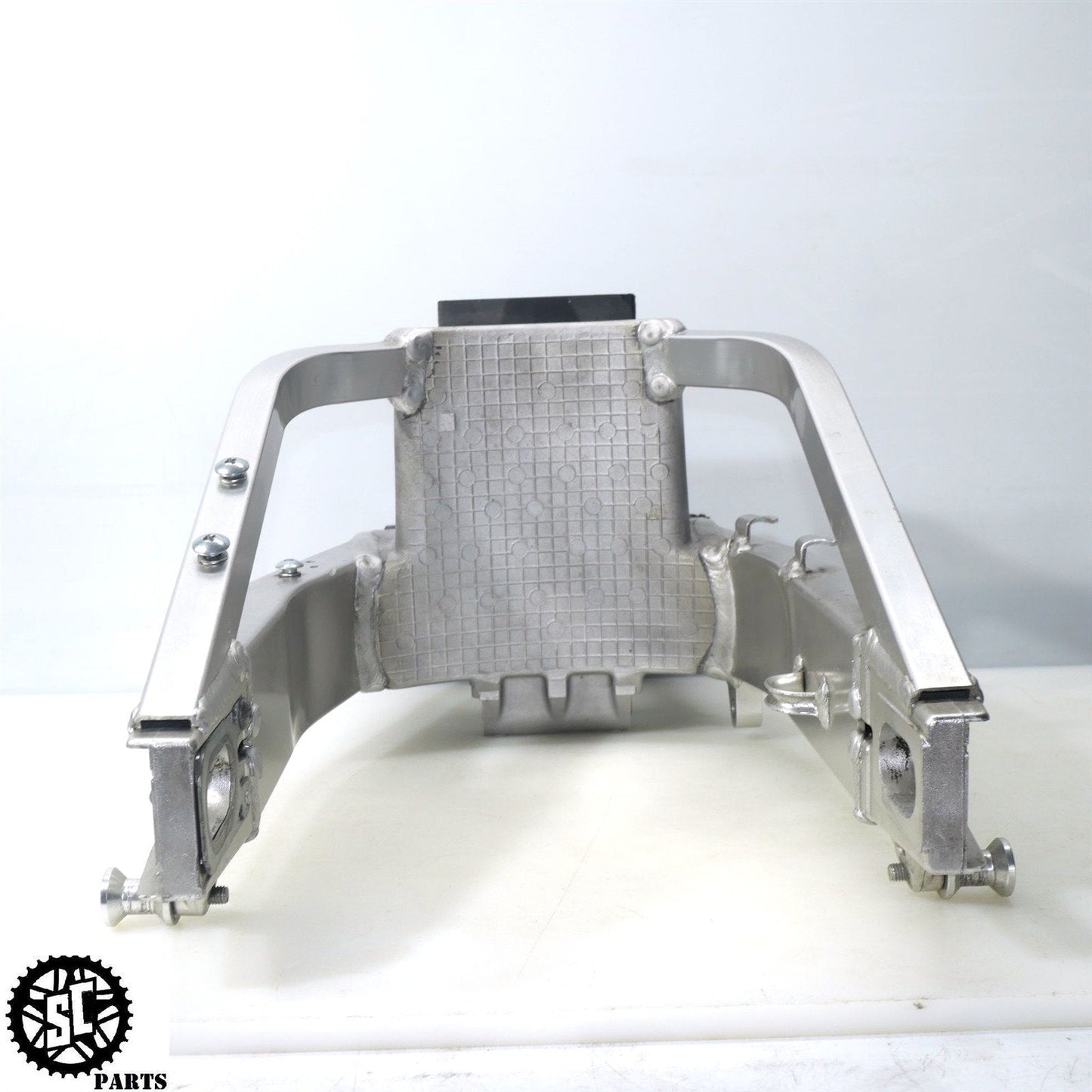 01 - 07 SUZUKI HAYABUSA SWINGARM S42 - SALVAGECYCLEPARTS