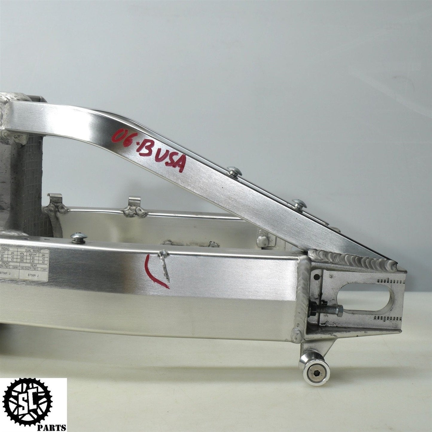 01 - 07 SUZUKI HAYABUSA SWINGARM S42 - SALVAGECYCLEPARTS