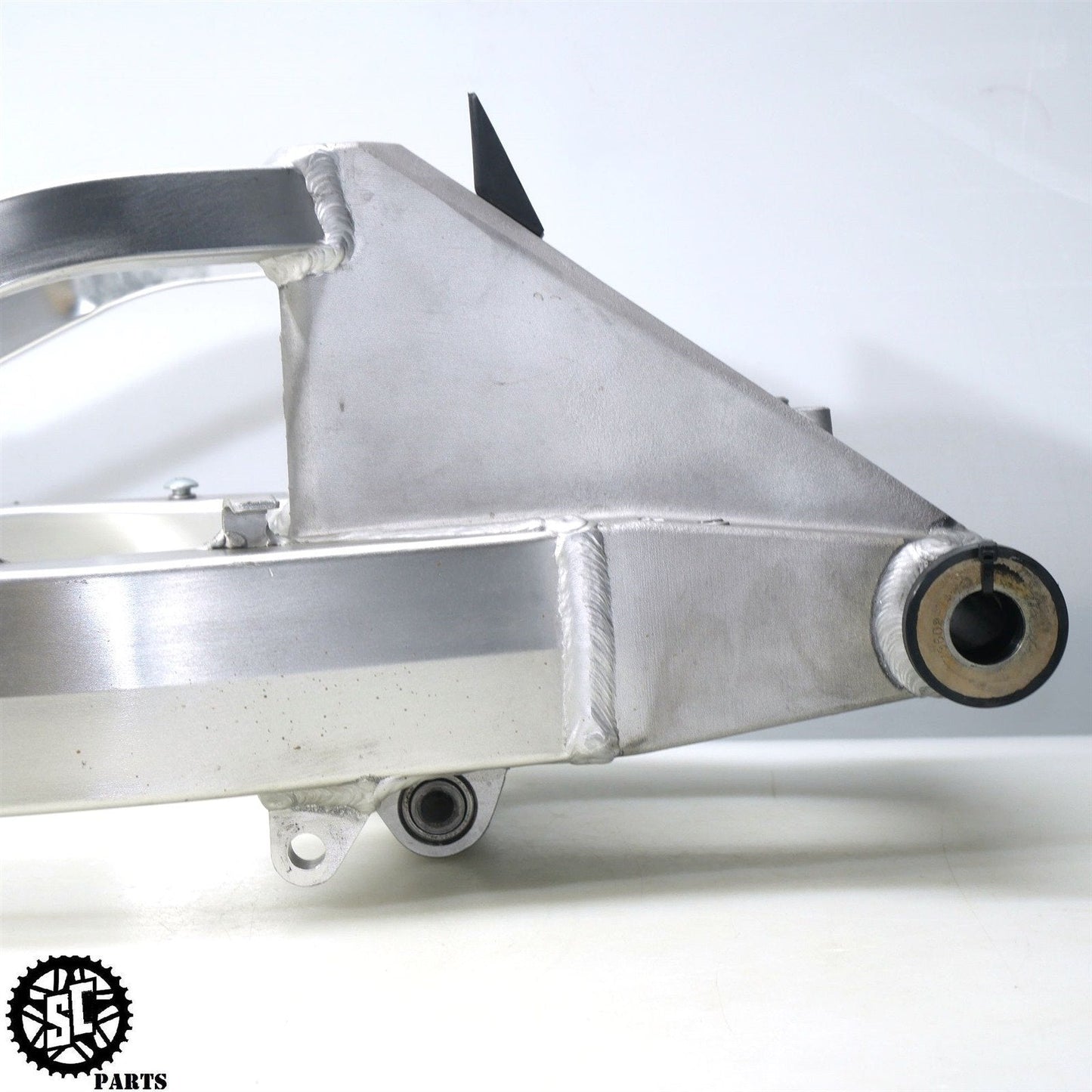 01 - 07 SUZUKI HAYABUSA SWINGARM S42 - SALVAGECYCLEPARTS