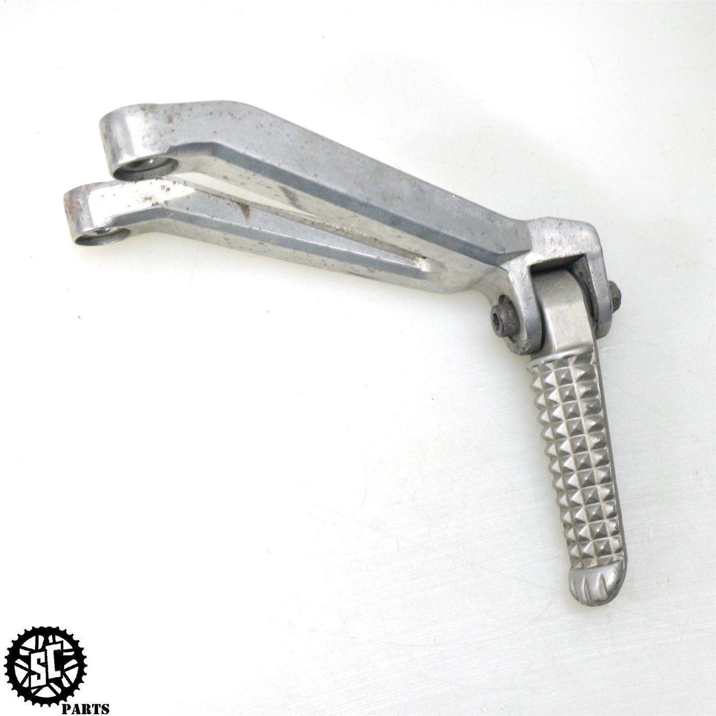 02 03 2003 YAMAHA YZF R1 REAR PASSENGER FOOT PEG Y40 - SALVAGECYCLEPARTS