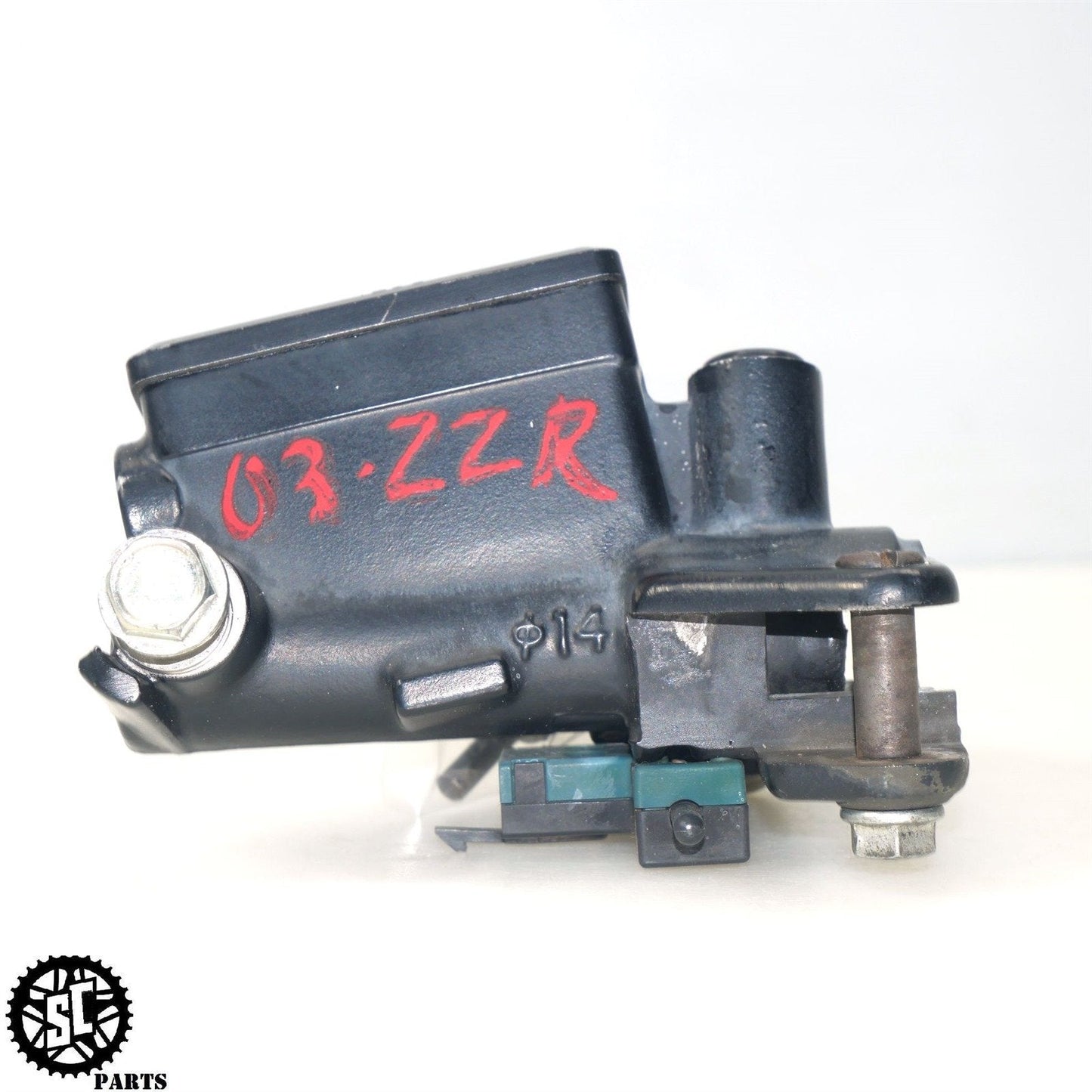 02 - 05 KAWASAKI ZZR1200 HYDRAULIC CLUTCH MASTER CYLINDER K59 - SALVAGECYCLEPARTS