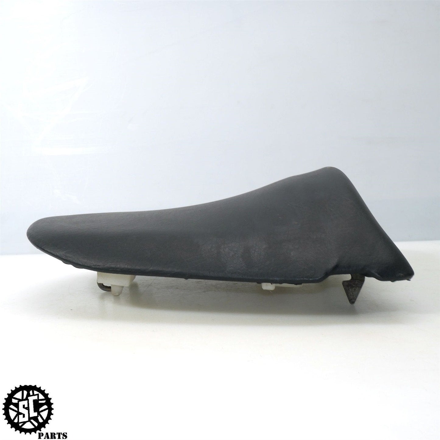 03 04 2003 KAWASAKI NINJA ZX6R 636 REAR PASSENGER SEAT K07 - SALVAGECYCLEPARTS