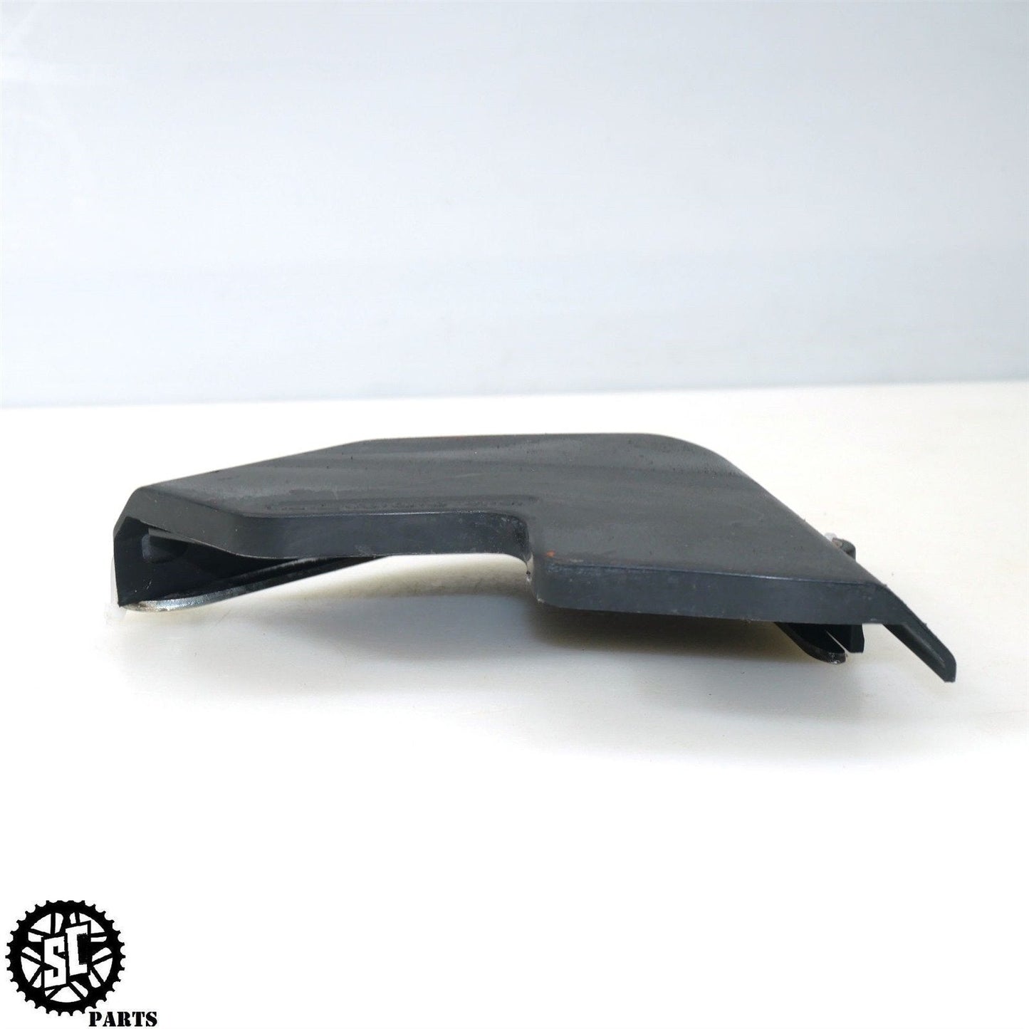 03 04 HONDA CBR600RR FRONT SPROCKET COVER 11350 - MEE - 670 H43 - SALVAGECYCLEPARTS