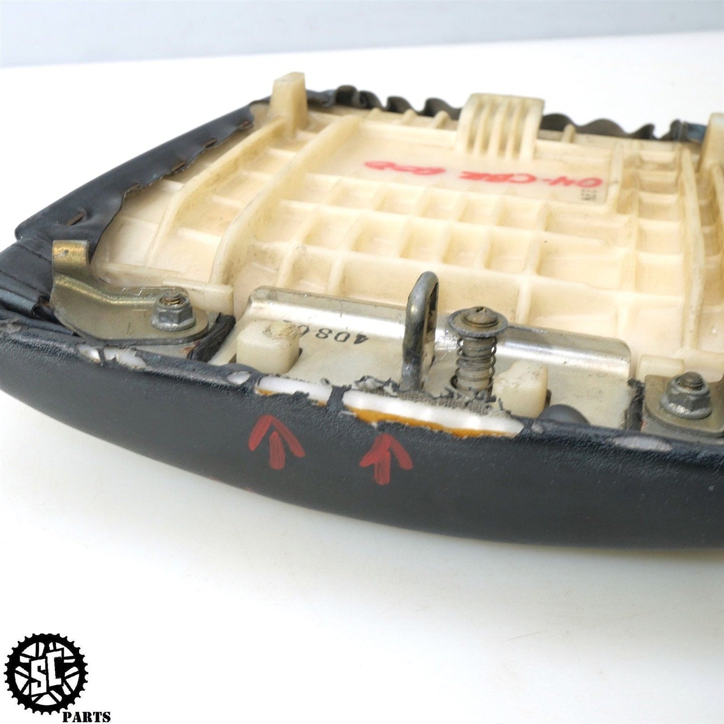 03 04 HONDA CBR600RR REAR PASSENGER SEAT H43 - SALVAGECYCLEPARTS