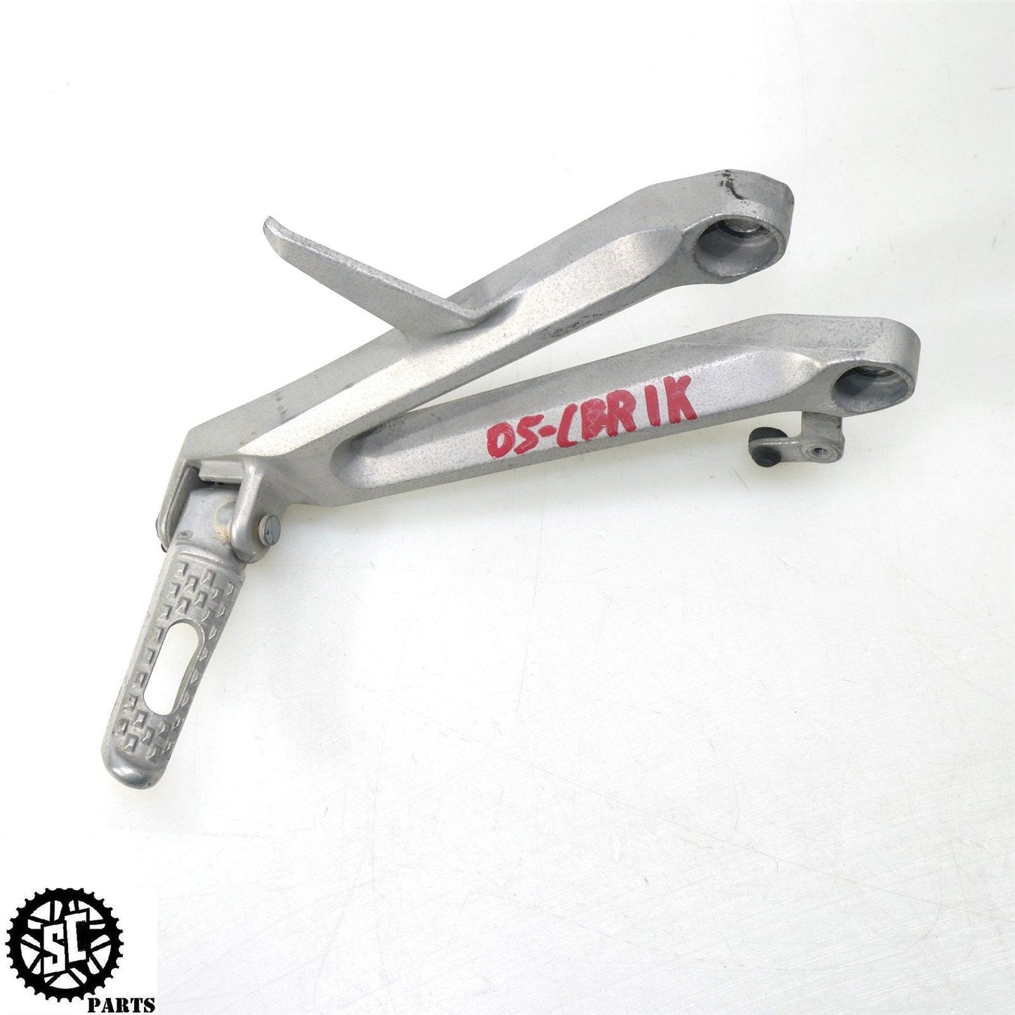 04 - 05 2005 HONDA CBR1000RR PASSENGER REAR FOOT PEG LEFT RIGHT H19 - SALVAGECYCLEPARTS