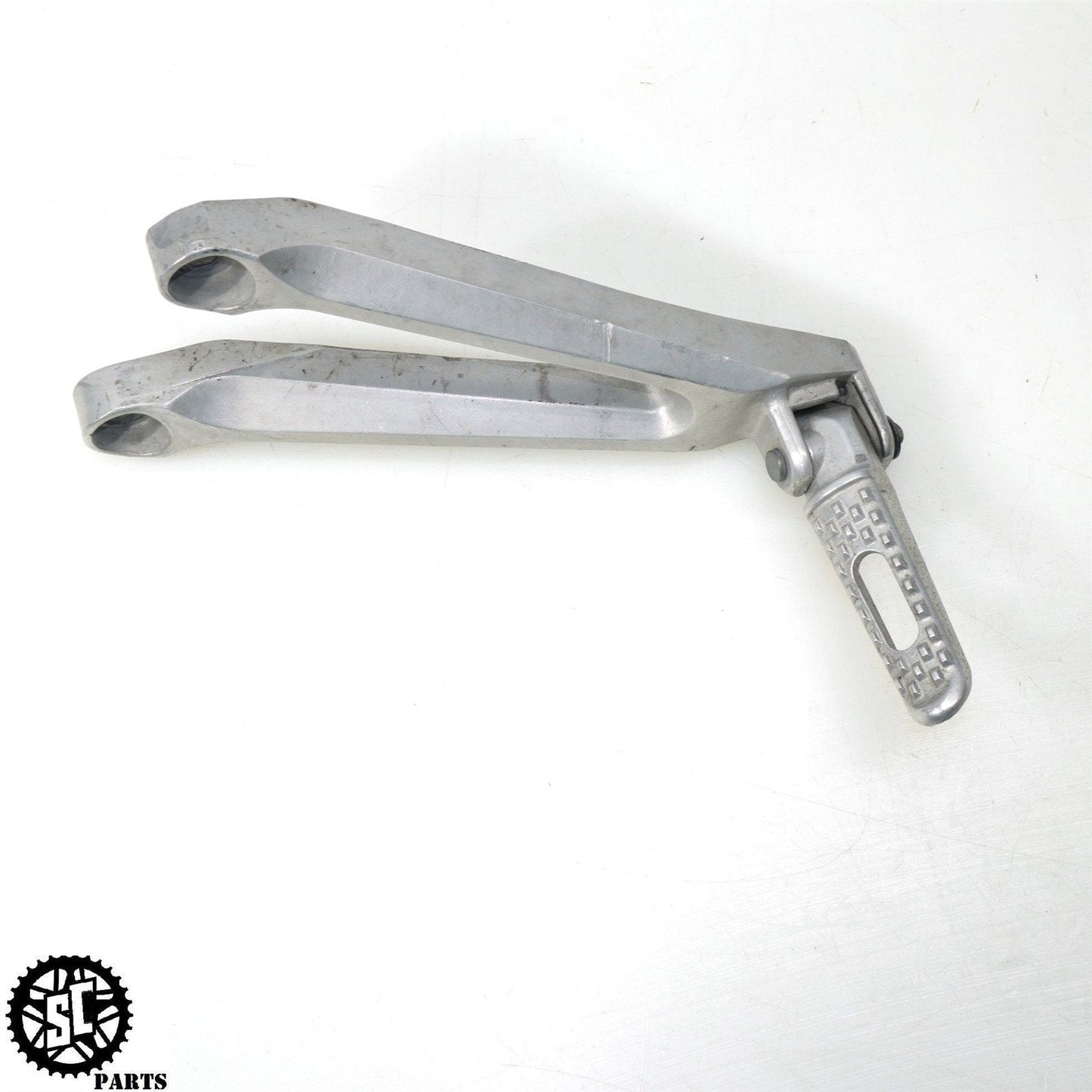 04 - 05 2005 HONDA CBR1000RR PASSENGER REAR FOOT PEG LEFT RIGHT H19 - SALVAGECYCLEPARTS