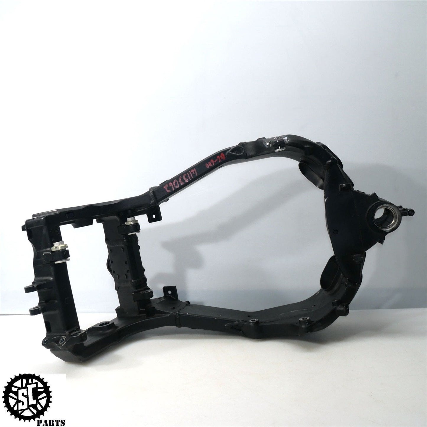 04 - 05 2005 SUZUKI GSXR600 MAIN FRAME CHASSIS *C* S61 - SALVAGECYCLEPARTS