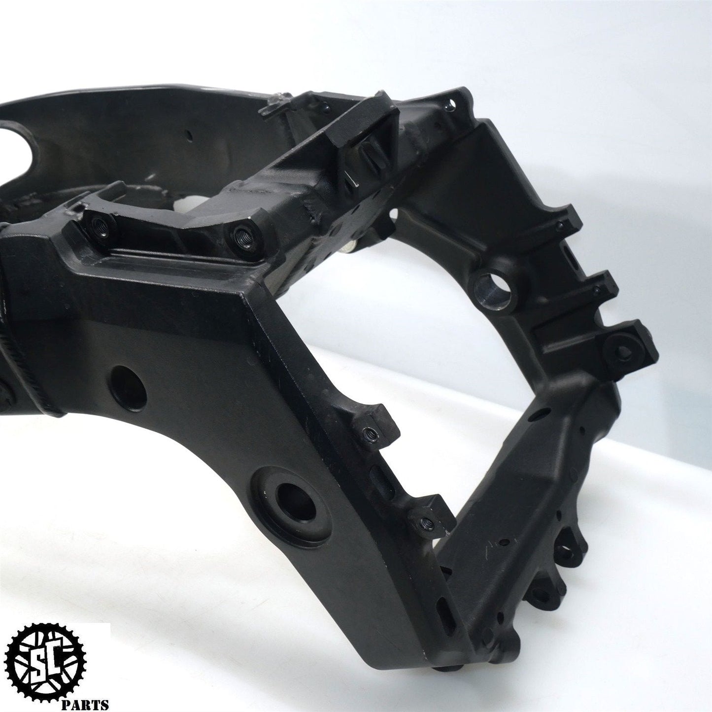 04 - 05 2005 SUZUKI GSXR600 MAIN FRAME CHASSIS *C* S61 - SALVAGECYCLEPARTS