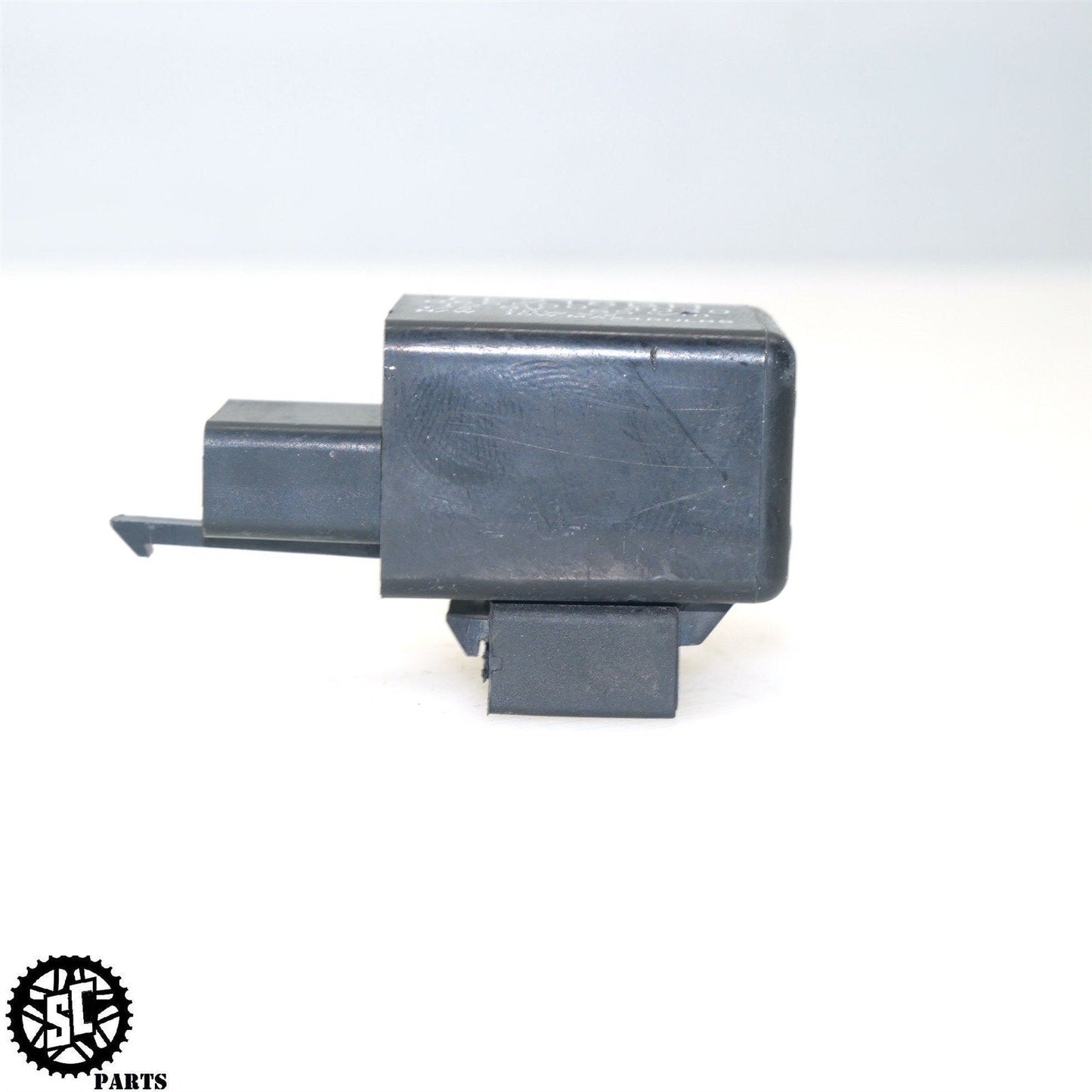 04 - 05 KAWASAKI NINJA ZX10R BLINKER TURN SIGNAL FLASHER RELAY SWITCH K68 - SALVAGECYCLEPARTS