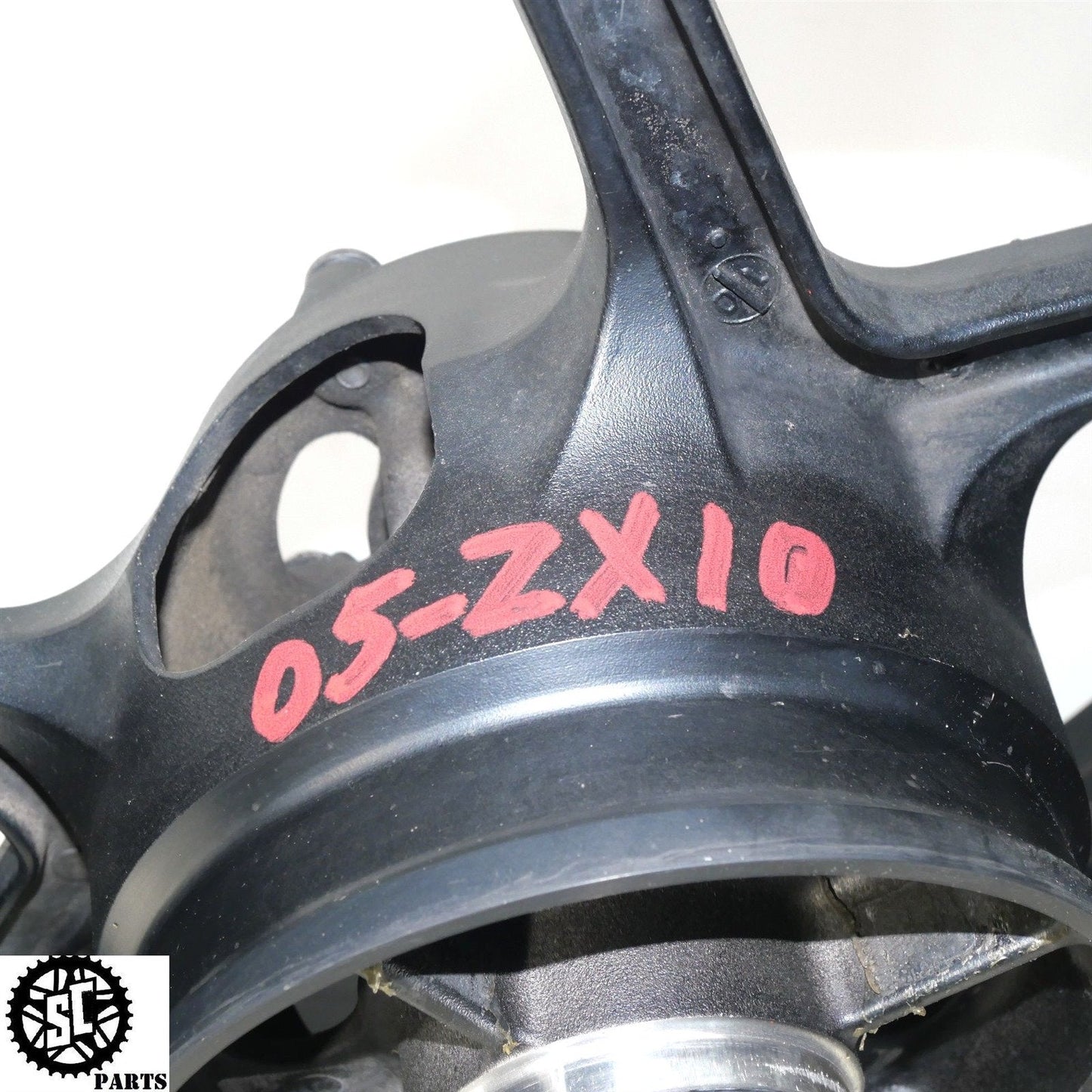 04 05 KAWASAKI NINJA ZX10R REAR WHEEL BACK RIM STRAIGHT K11 - SALVAGECYCLEPARTS