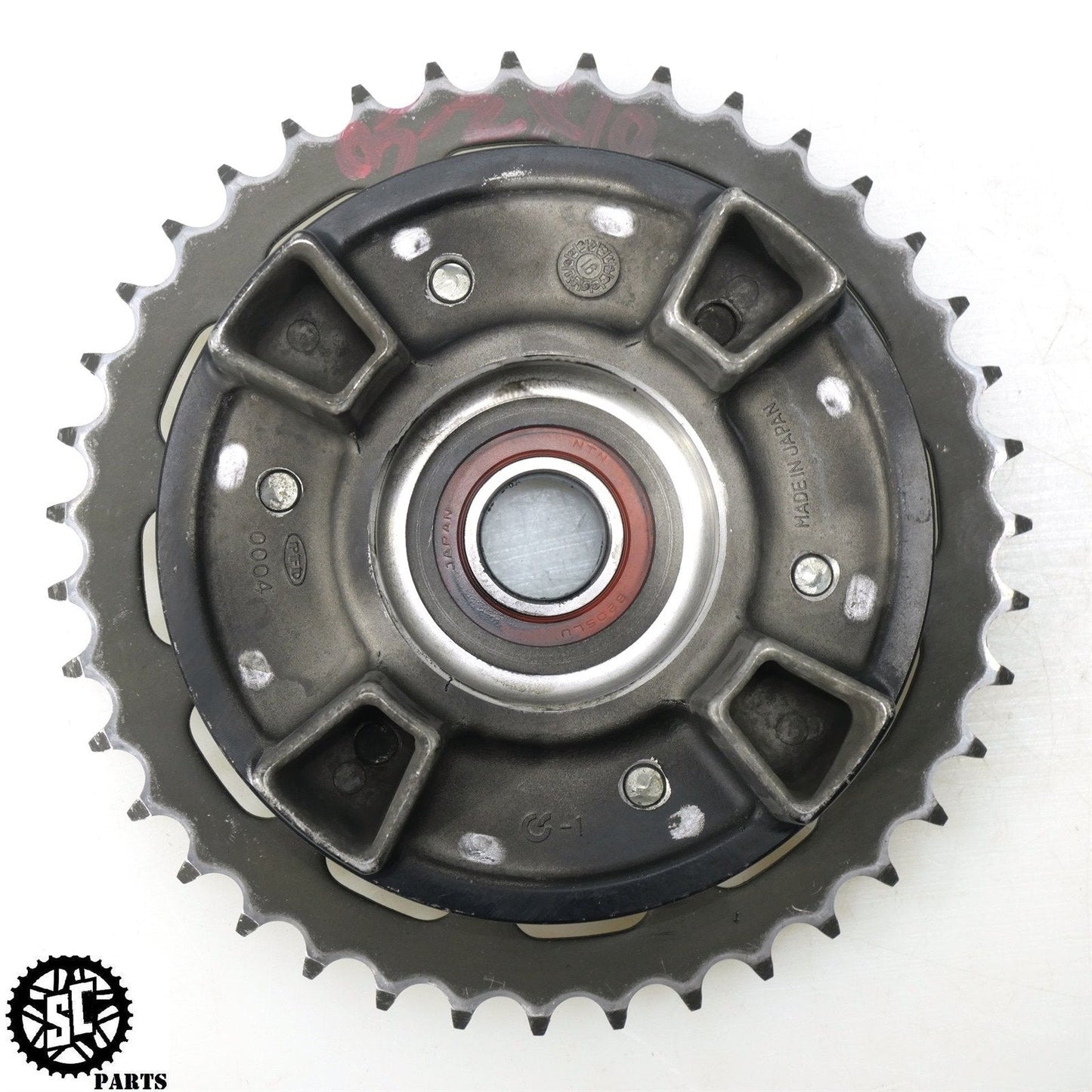 04 05 KAWASAKI NINJA ZX10R REAR WHEEL HUB SPROCKET 39T K11 - SALVAGECYCLEPARTS