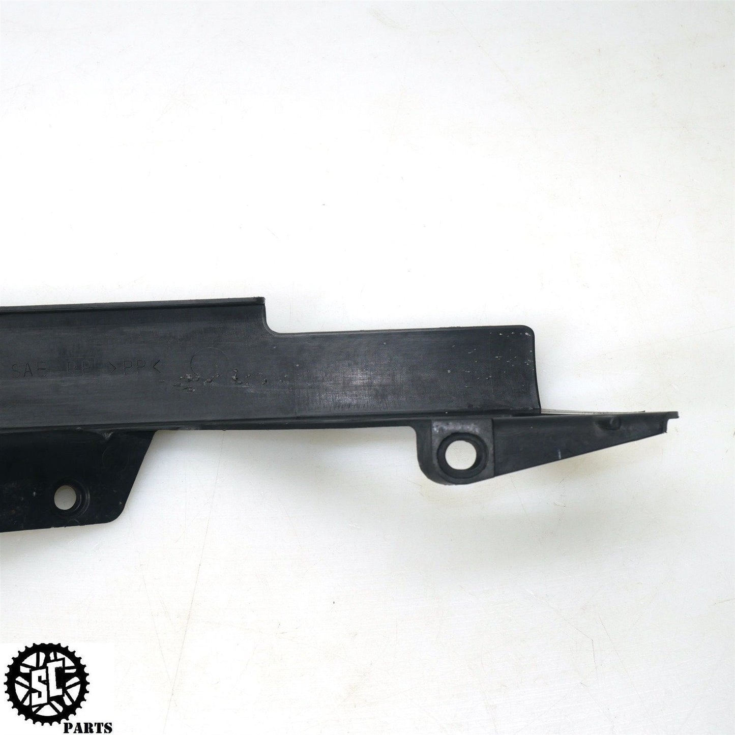04 05 SUZUKI GSXR 600 CHAIN GUARD S33 - SALVAGECYCLEPARTS