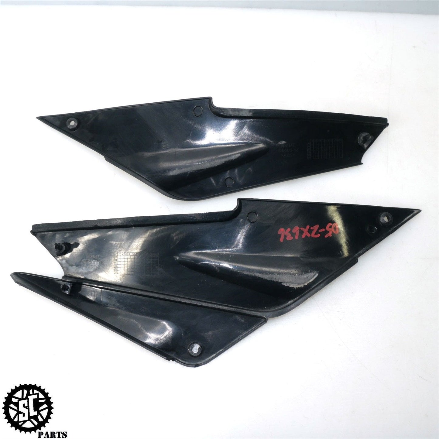 05 06 2005 KAWASAKI NINJA ZX6R 636 FUEL GAS TANK SIDE FAIRING SEAT K24 - SALVAGECYCLEPARTS
