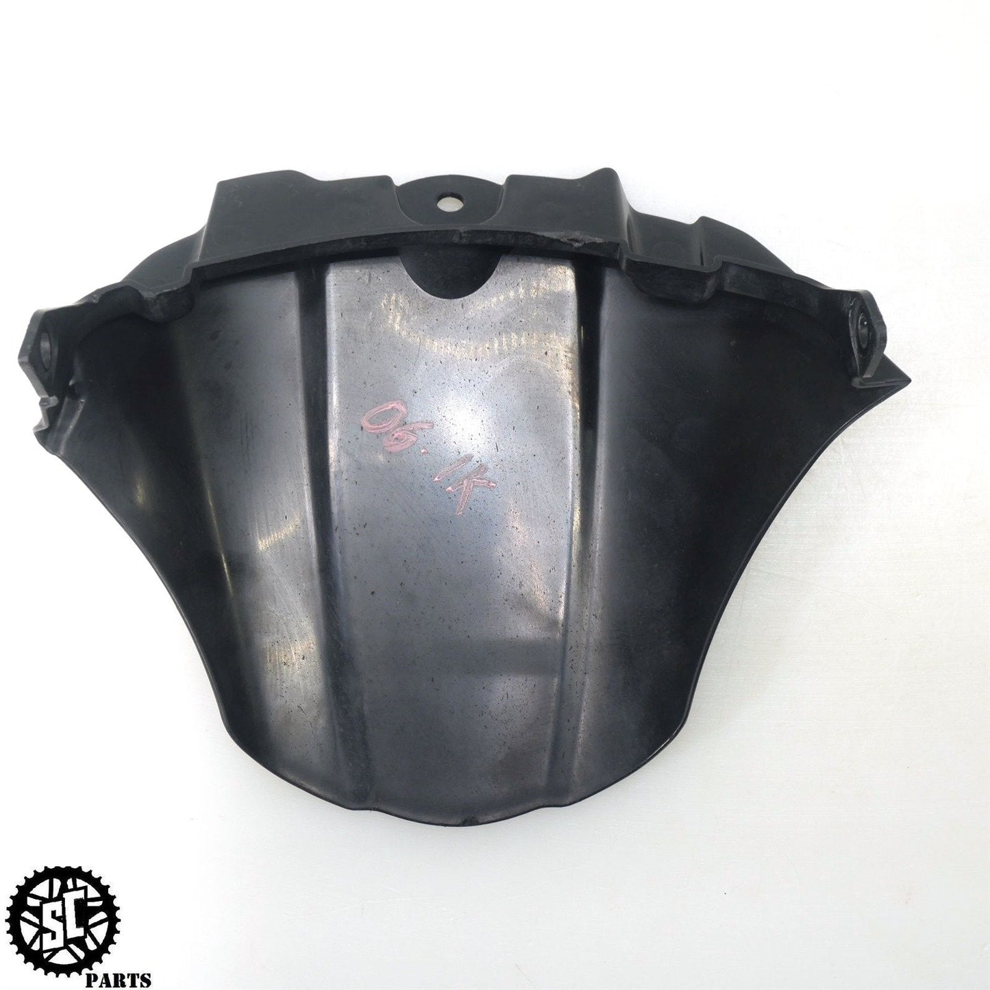 05 06 SUZUKI GSXR 1000 REAR FENDER TIRE HUGGER S68 - SALVAGECYCLEPARTS