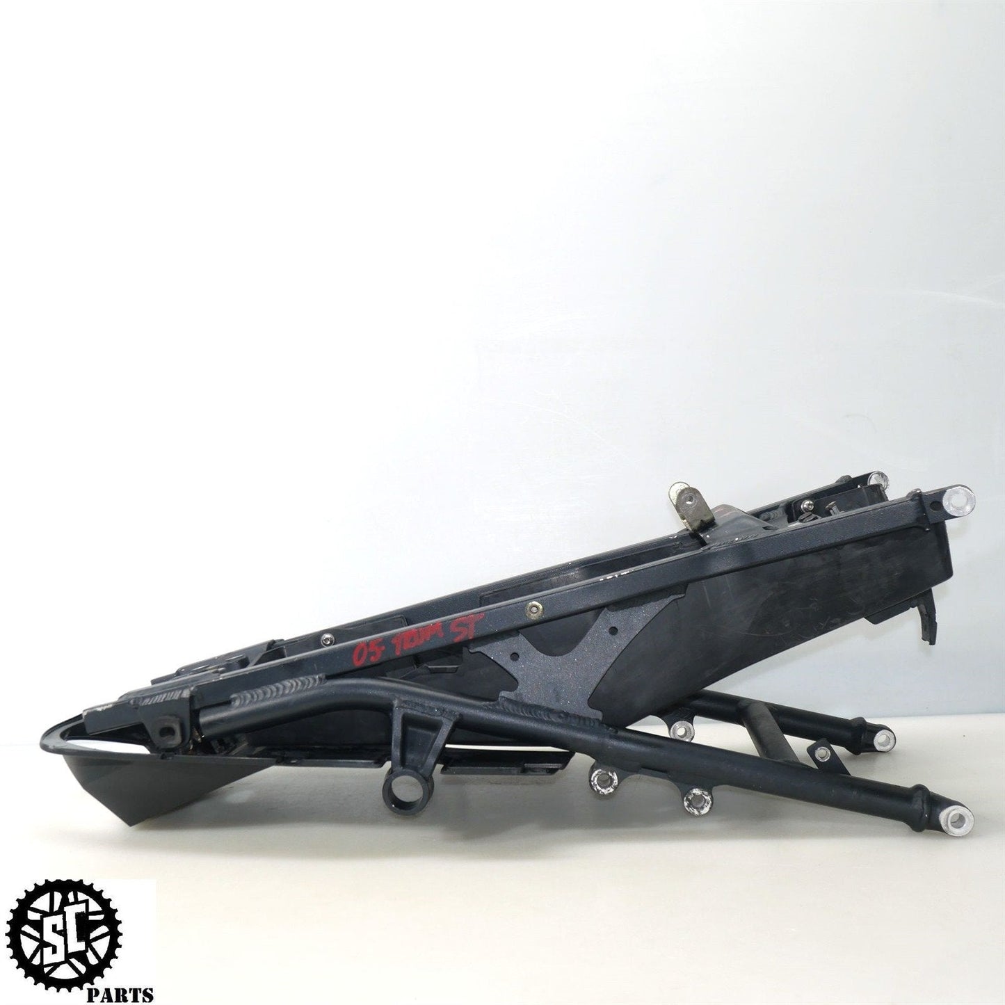 05 - 07 TRIUMPH SPEED TRIPLE 1050 REAR SUB FRAME TAIL BATTERY TRAY T2074400 T33 - SALVAGECYCLEPARTS