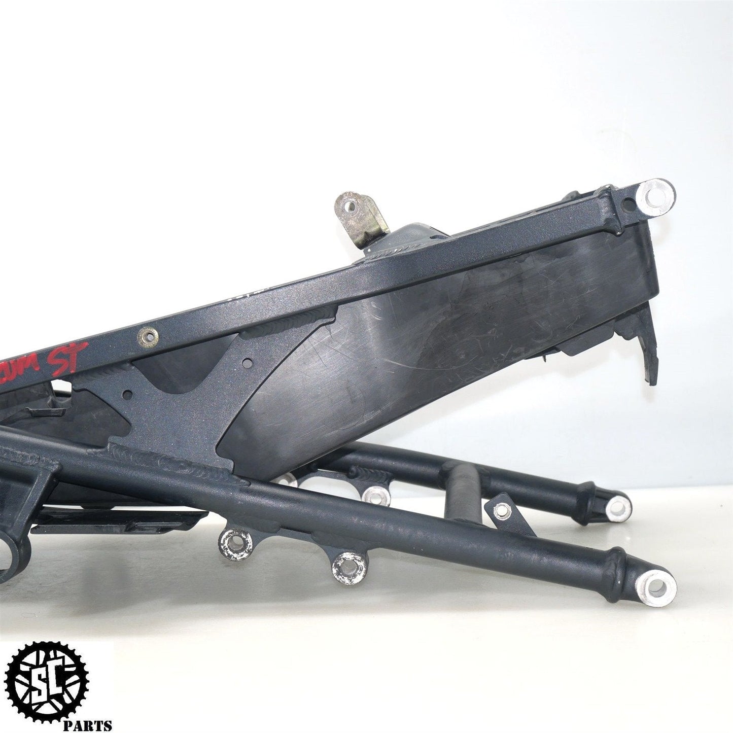 05 - 07 TRIUMPH SPEED TRIPLE 1050 REAR SUB FRAME TAIL BATTERY TRAY T2074400 T33 - SALVAGECYCLEPARTS