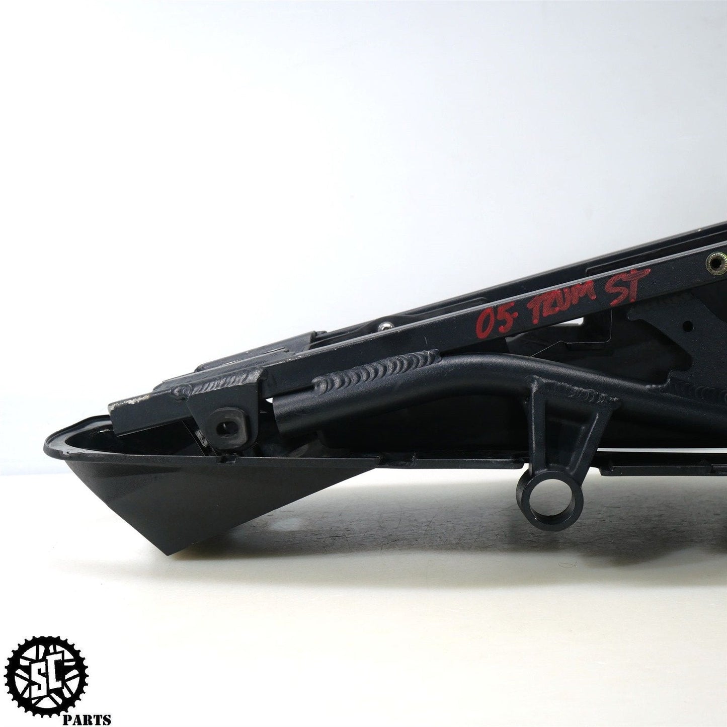 05 - 07 TRIUMPH SPEED TRIPLE 1050 REAR SUB FRAME TAIL BATTERY TRAY T2074400 T33 - SALVAGECYCLEPARTS