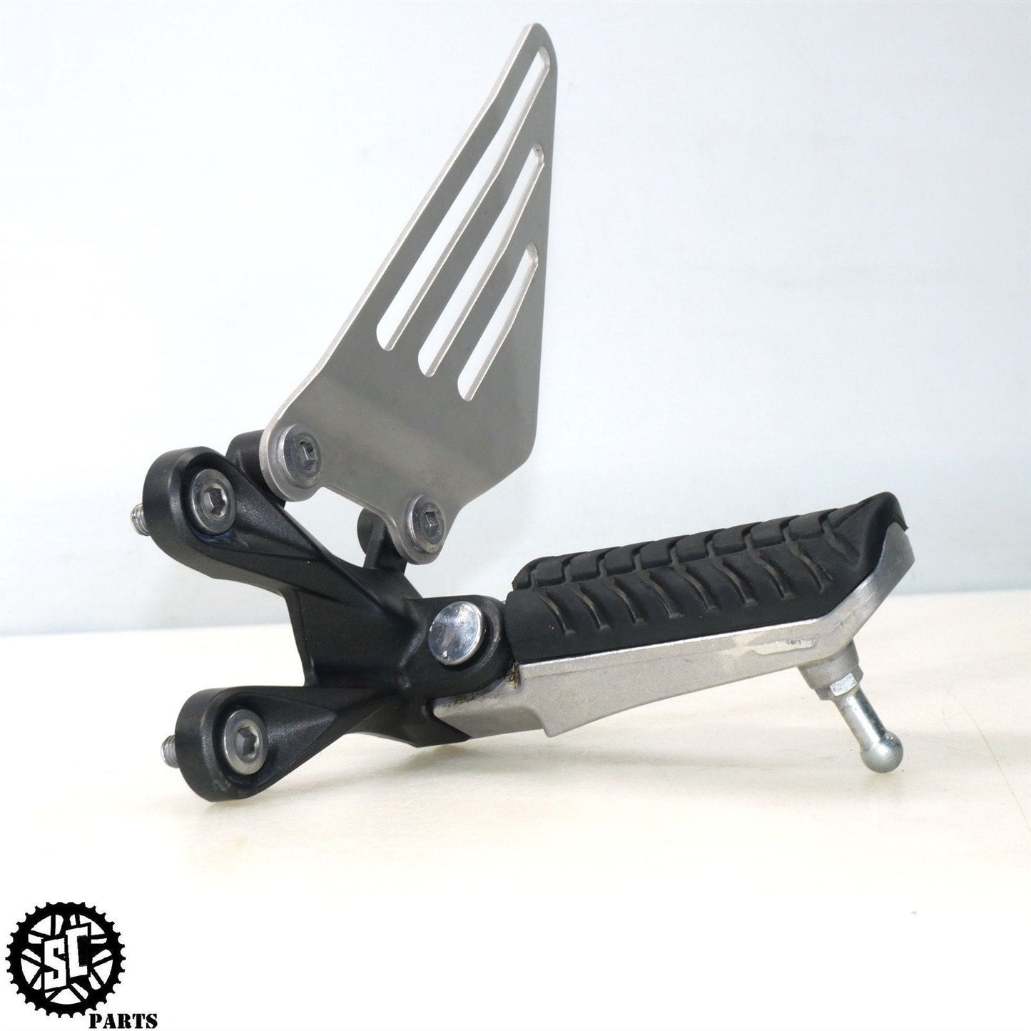06 07 2008 - 2011 KAWASAKI ZX14 LEFT REARSET FRONT FOOT PEG BRACKET K48 - SALVAGECYCLEPARTS
