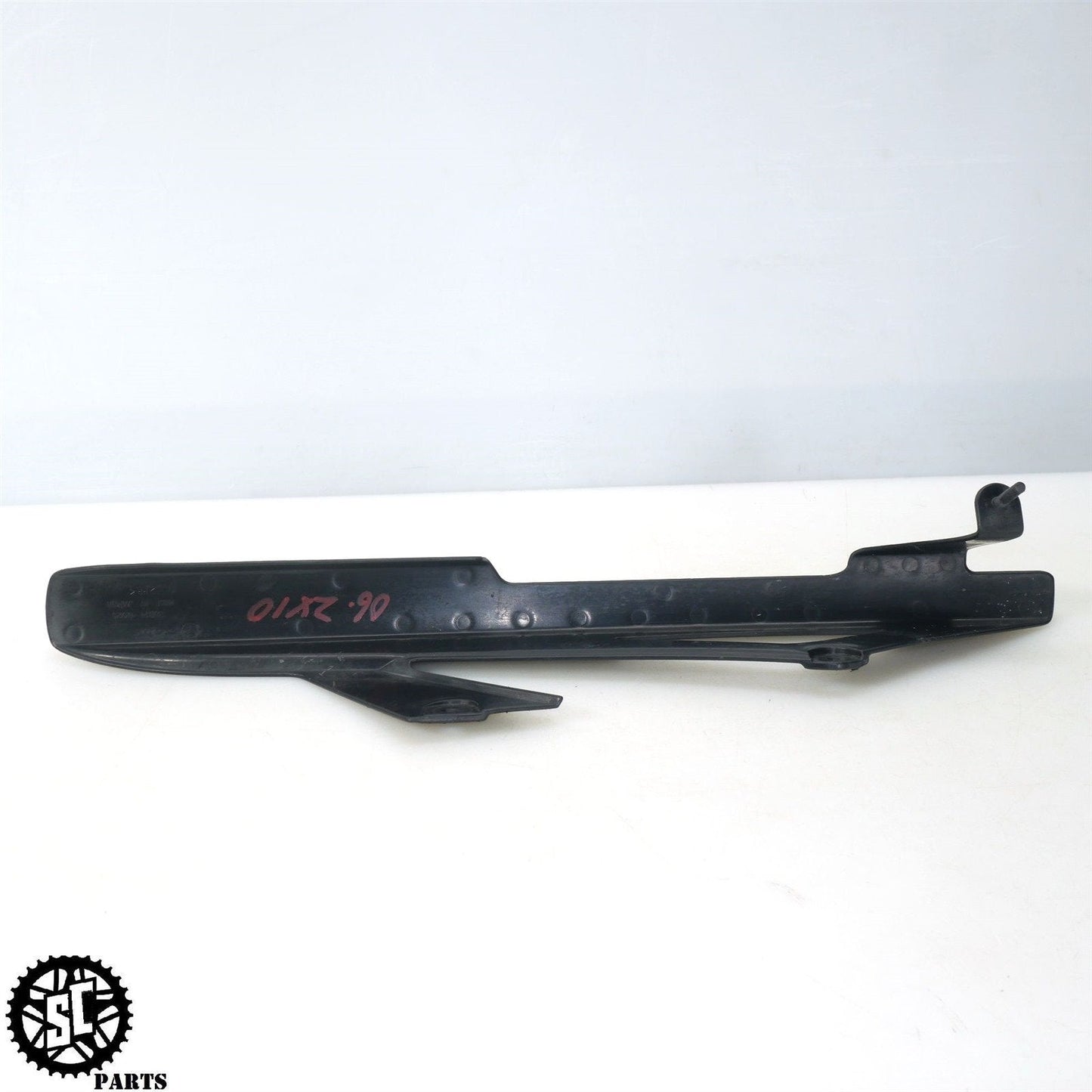 06 07 KAWASAKI NINJA ZX10R CHAIN GUARD COVER K65 - SALVAGECYCLEPARTS