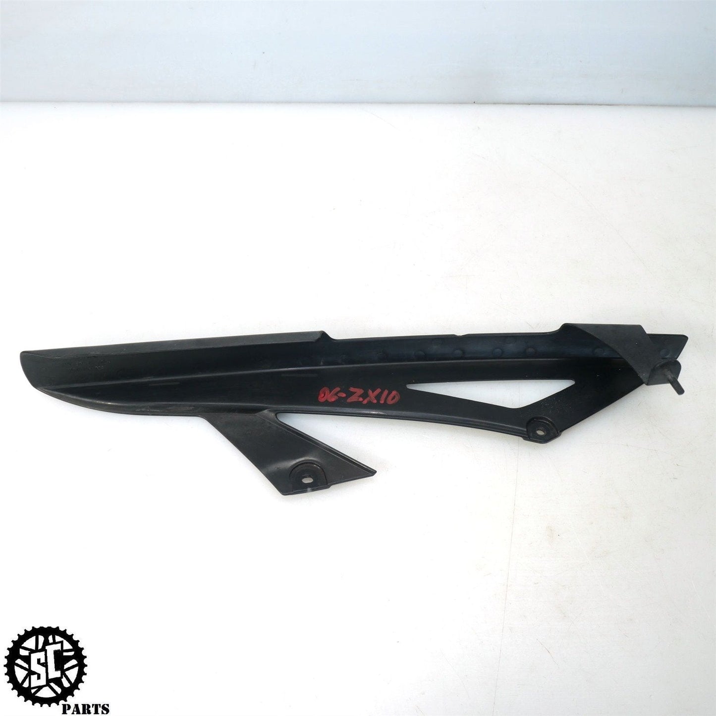 06 07 KAWASAKI NINJA ZX10R CHAIN GUARD K44 - SALVAGECYCLEPARTS