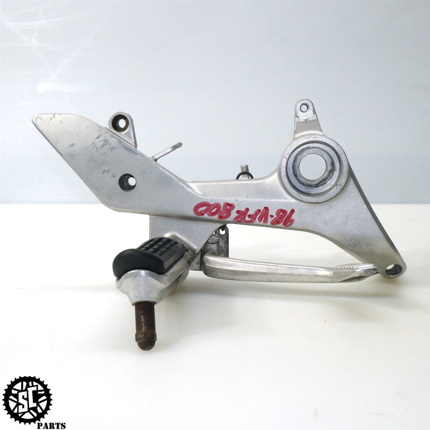 98 99 00 01 HONDA VFR800 RIGHT REARSET FRONT FOOT PEG BRAKE PEDAL H30