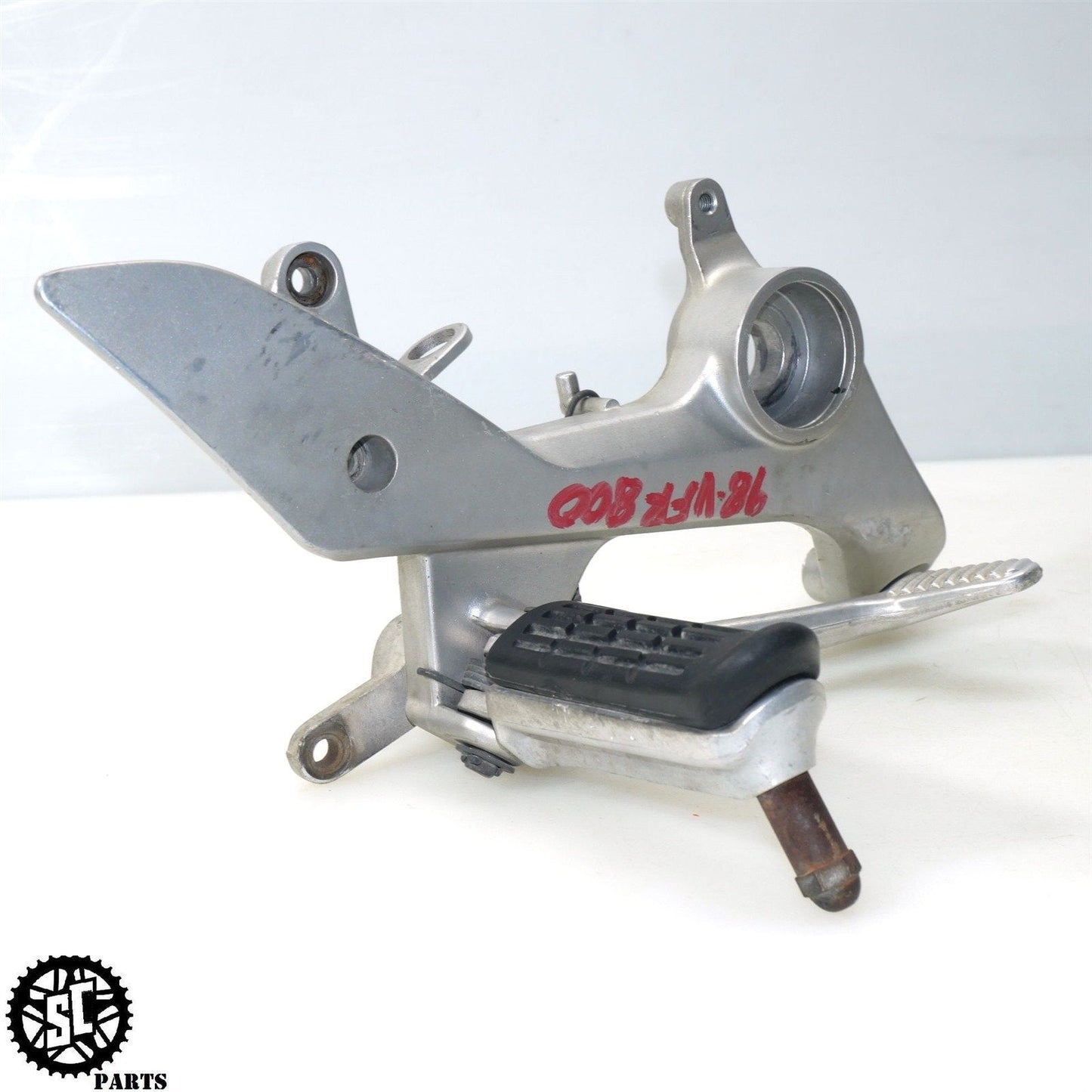 98 99 00 01 HONDA VFR800 RIGHT REARSET FRONT FOOT PEG BRAKE PEDAL H30