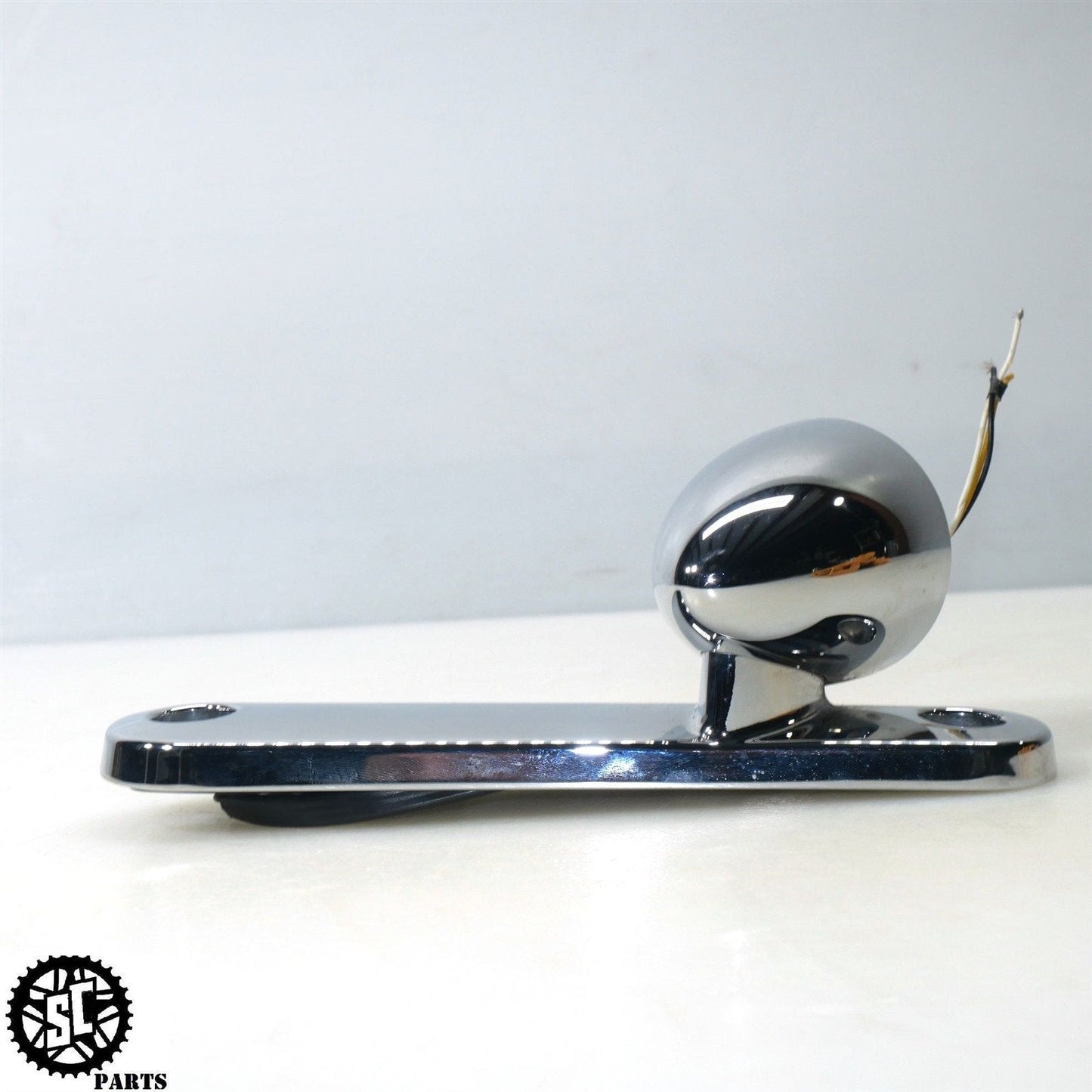 2013 HARLEY DAVIDSON STREET GLIDE FRONT RIGHT TURN SIGNAL BRACKET HD13