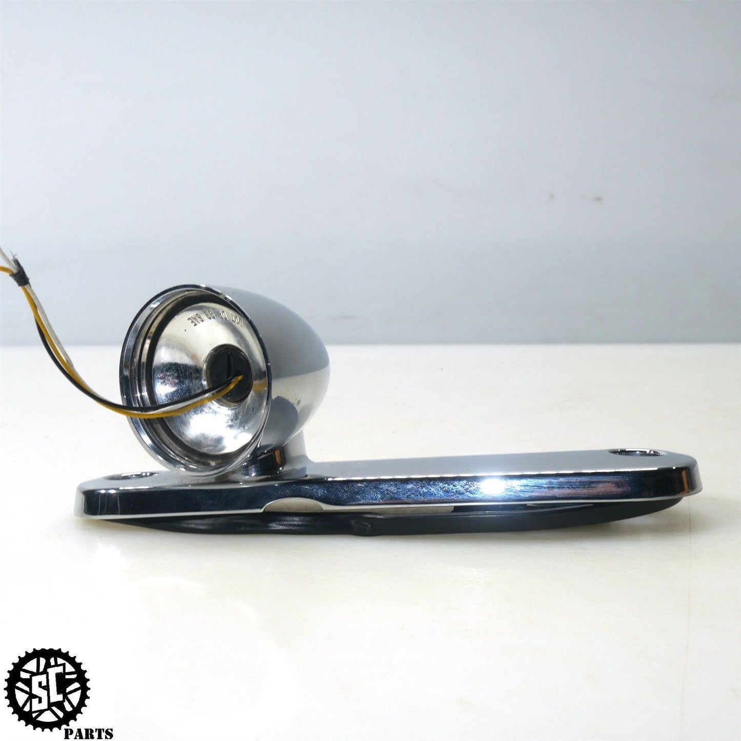 2013 HARLEY DAVIDSON STREET GLIDE FRONT RIGHT TURN SIGNAL BRACKET HD13