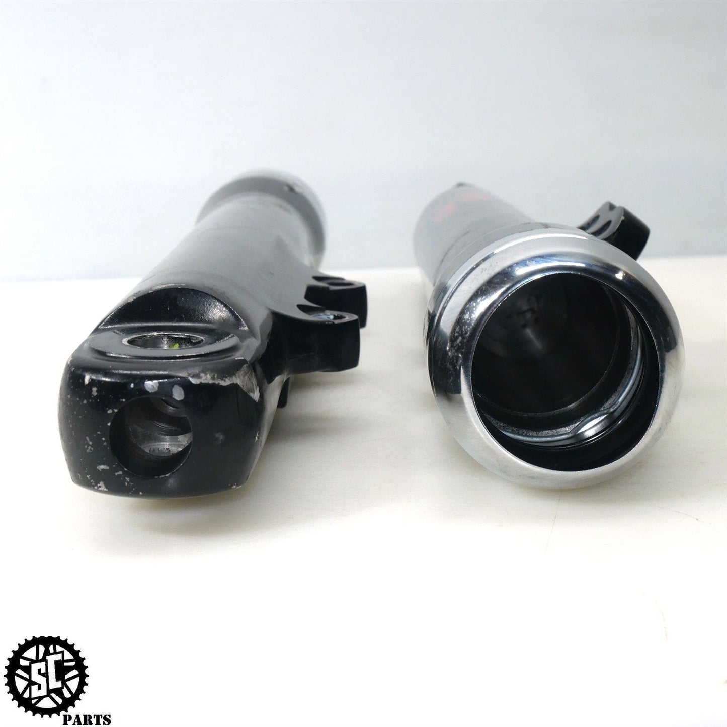 2014 HARLEY FXDB DYNA STREET BOB SHOWA FRONT FORK TUBE SLIDER LEG HD30