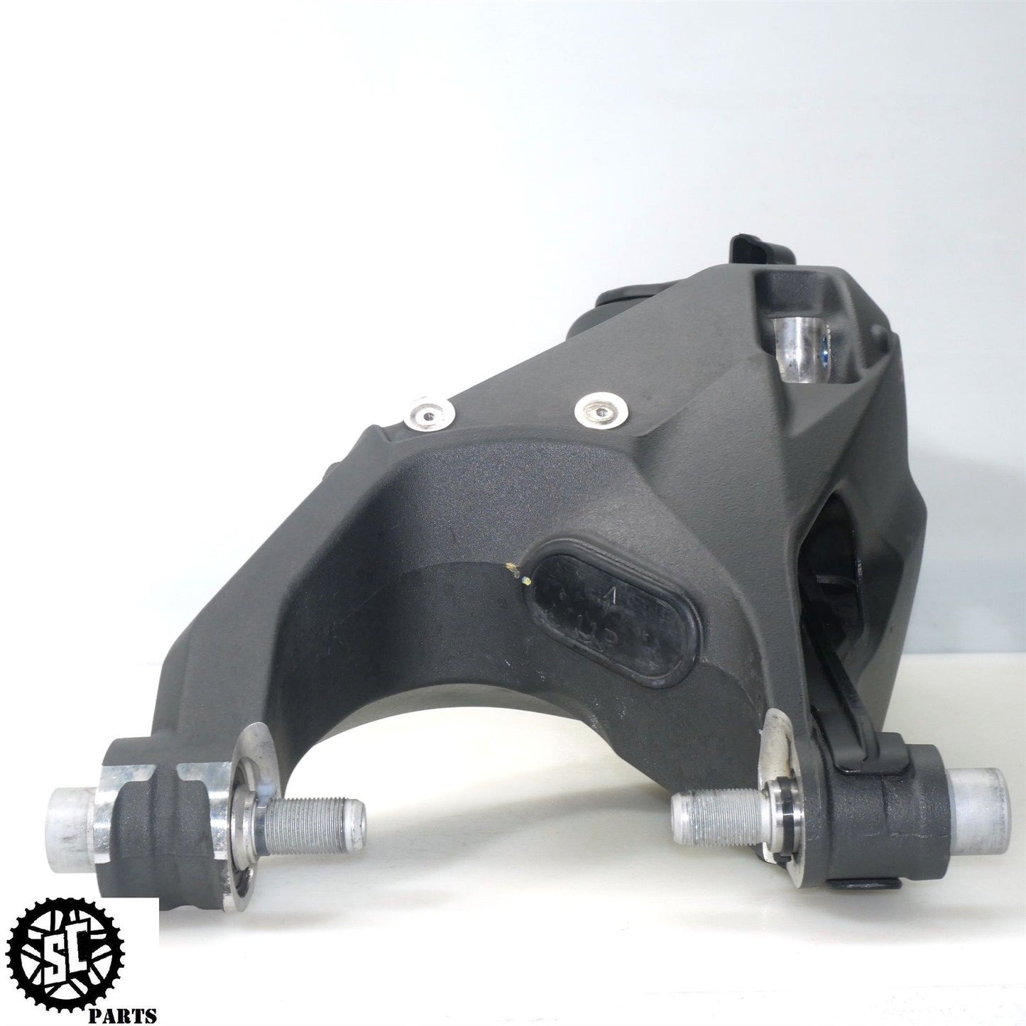 20-23 DUCATI PANIGALE V2 SWINGARM D27