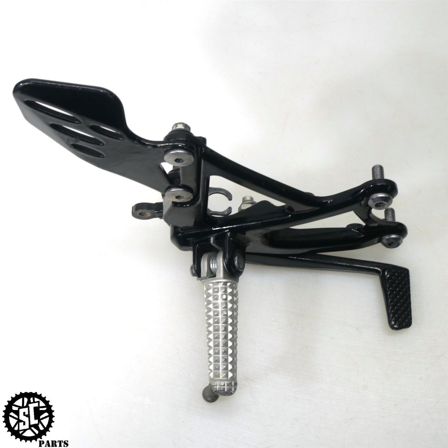 09-14 YAMAHA YZF R1 RIGHT REARSET FOOT REST Y39