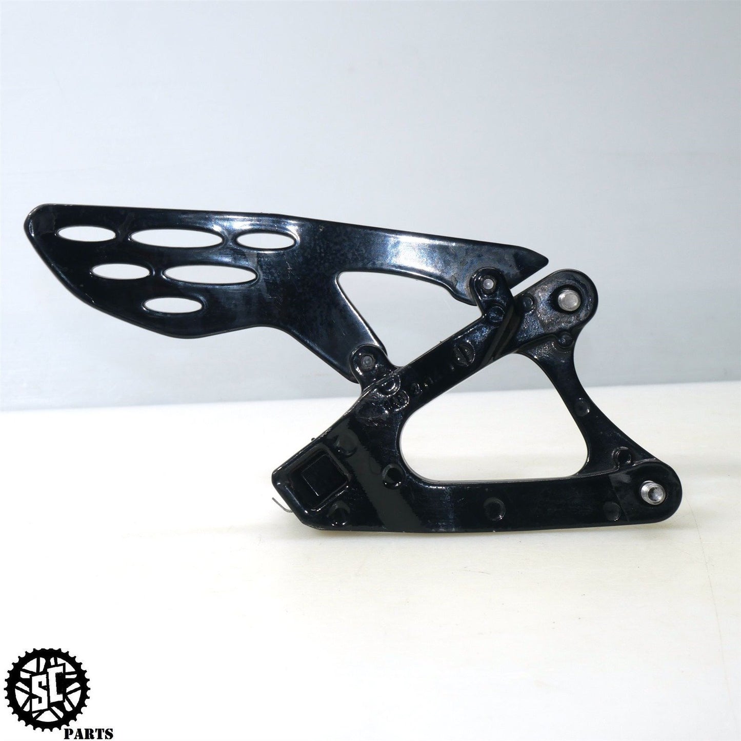 09-14 YAMAHA YZF R1 LEFT REARSET FOOT REST BRACKET Y39
