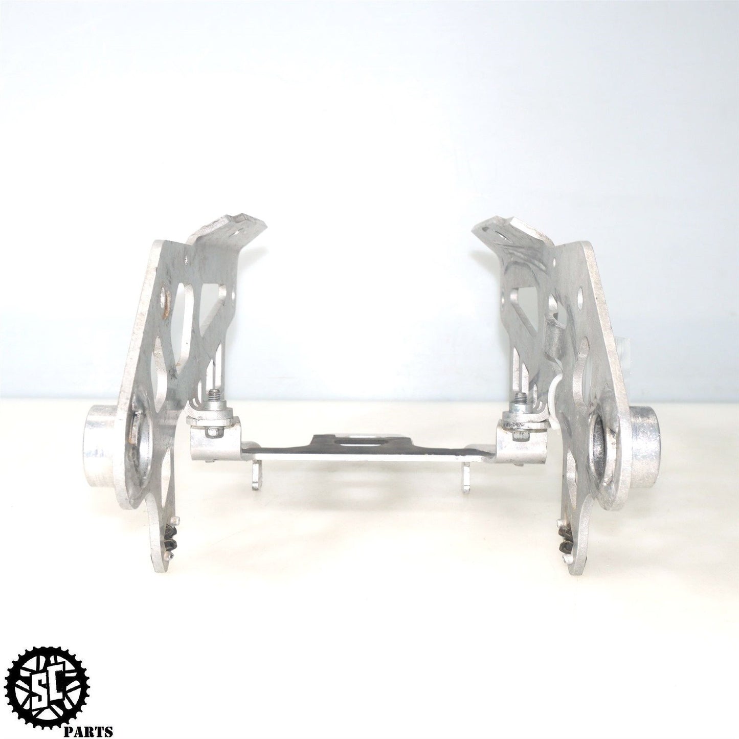 14-18 KTM 690 ENDURO R GAS TANK MOUNT BRACKET KT55