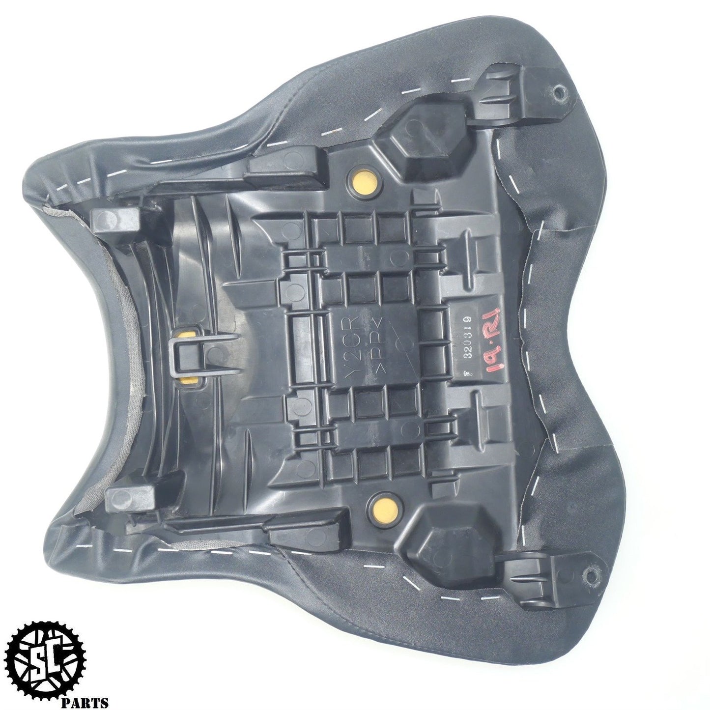 15-24 YAMAHA YZF R1 FRONT SEAT Y40