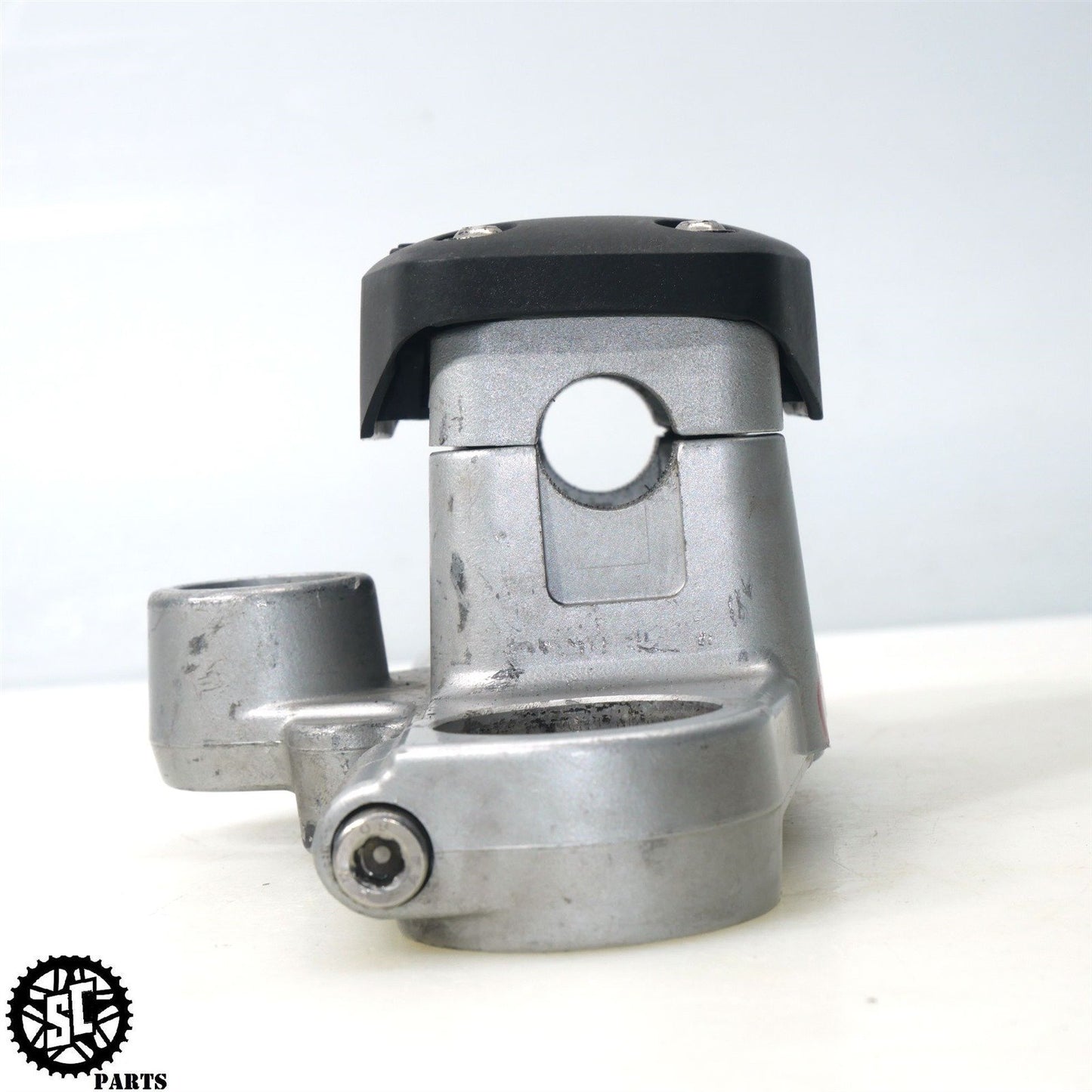 2001-2004 BMW F650GS UPPER TRIPLE TREE RISER B17